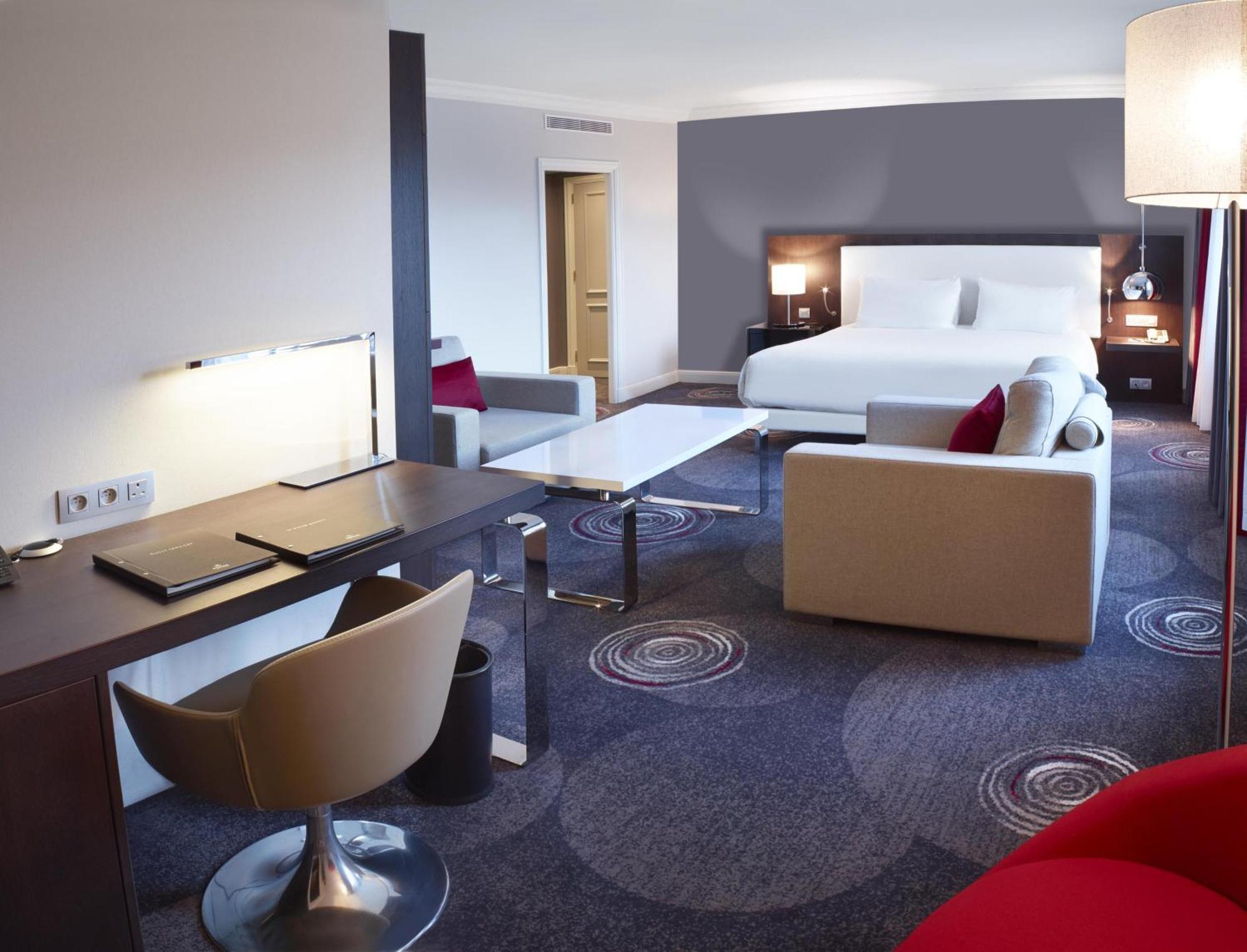 Junior King Suite Lounge Access