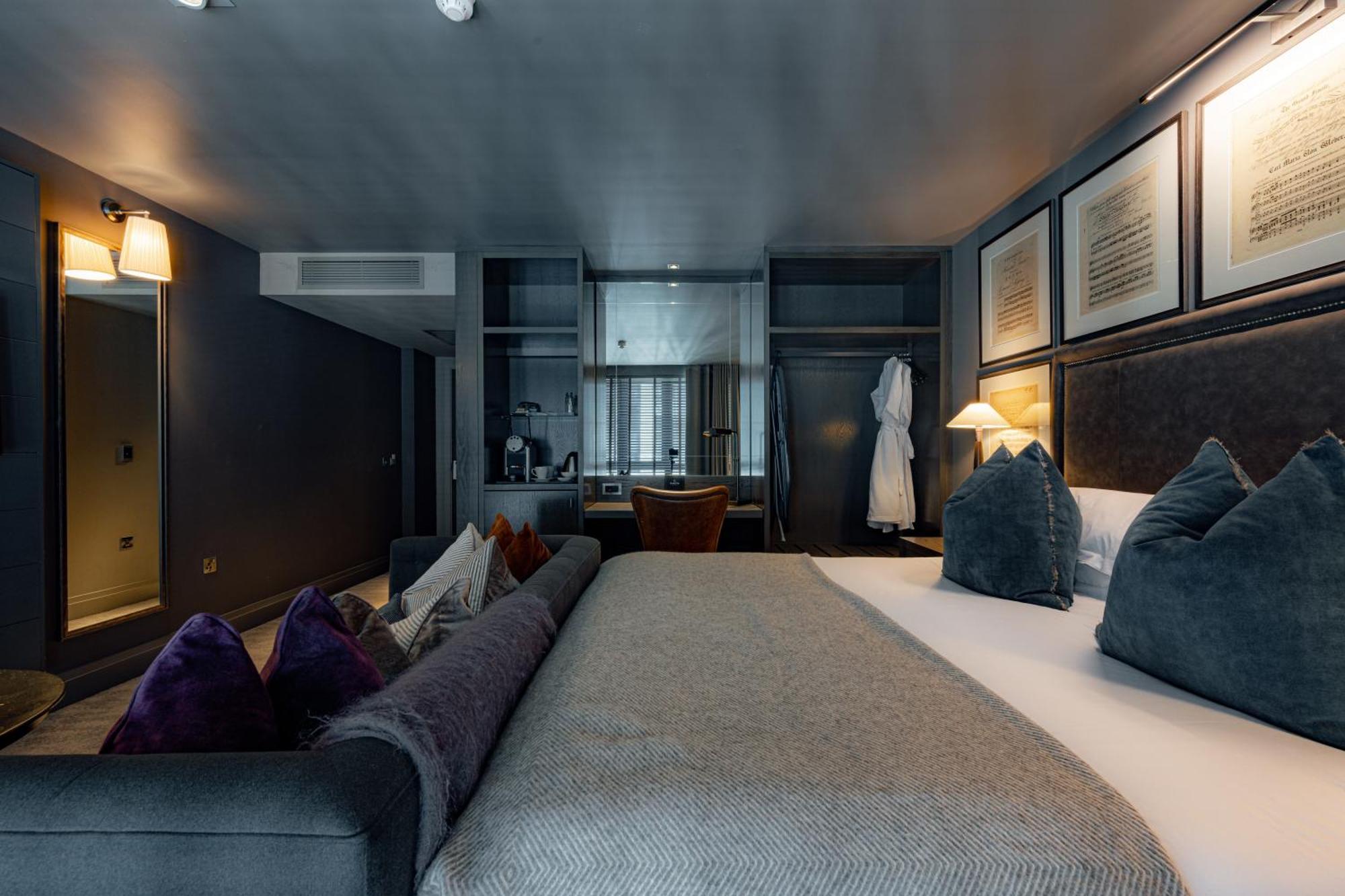 Superior King Room