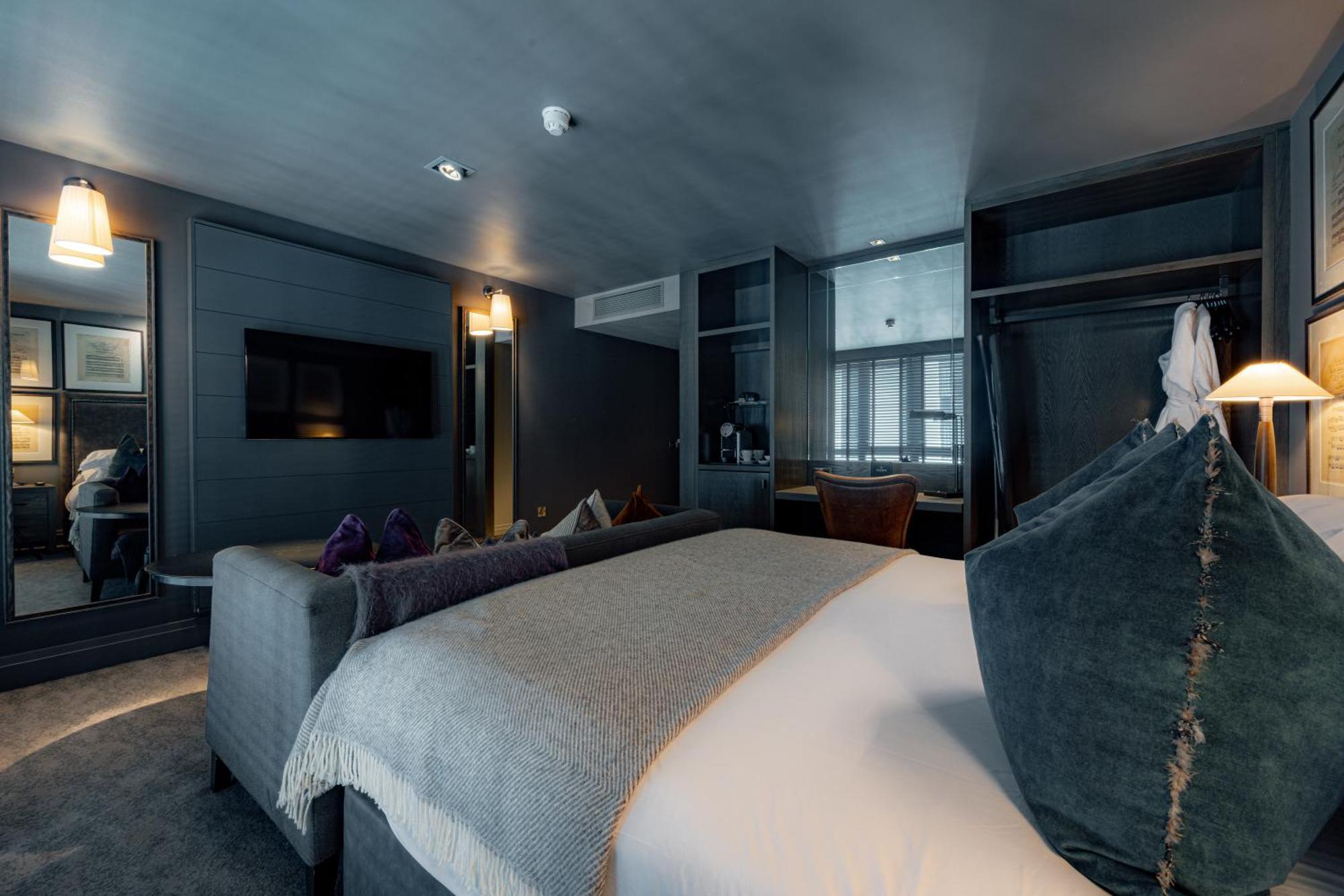 Superior King Room