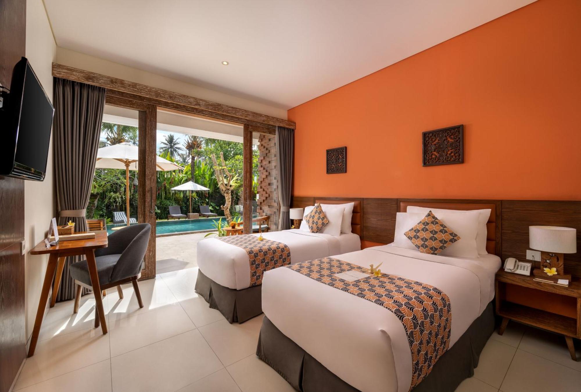 Deluxe Room Pool View