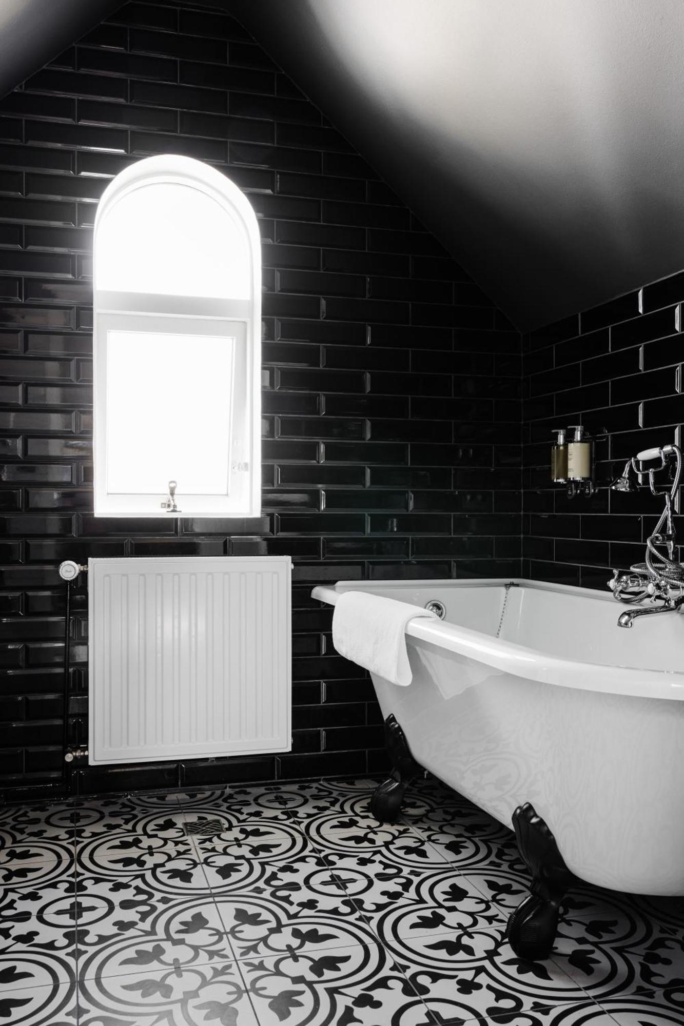 Superior Attic Studio Bathtub