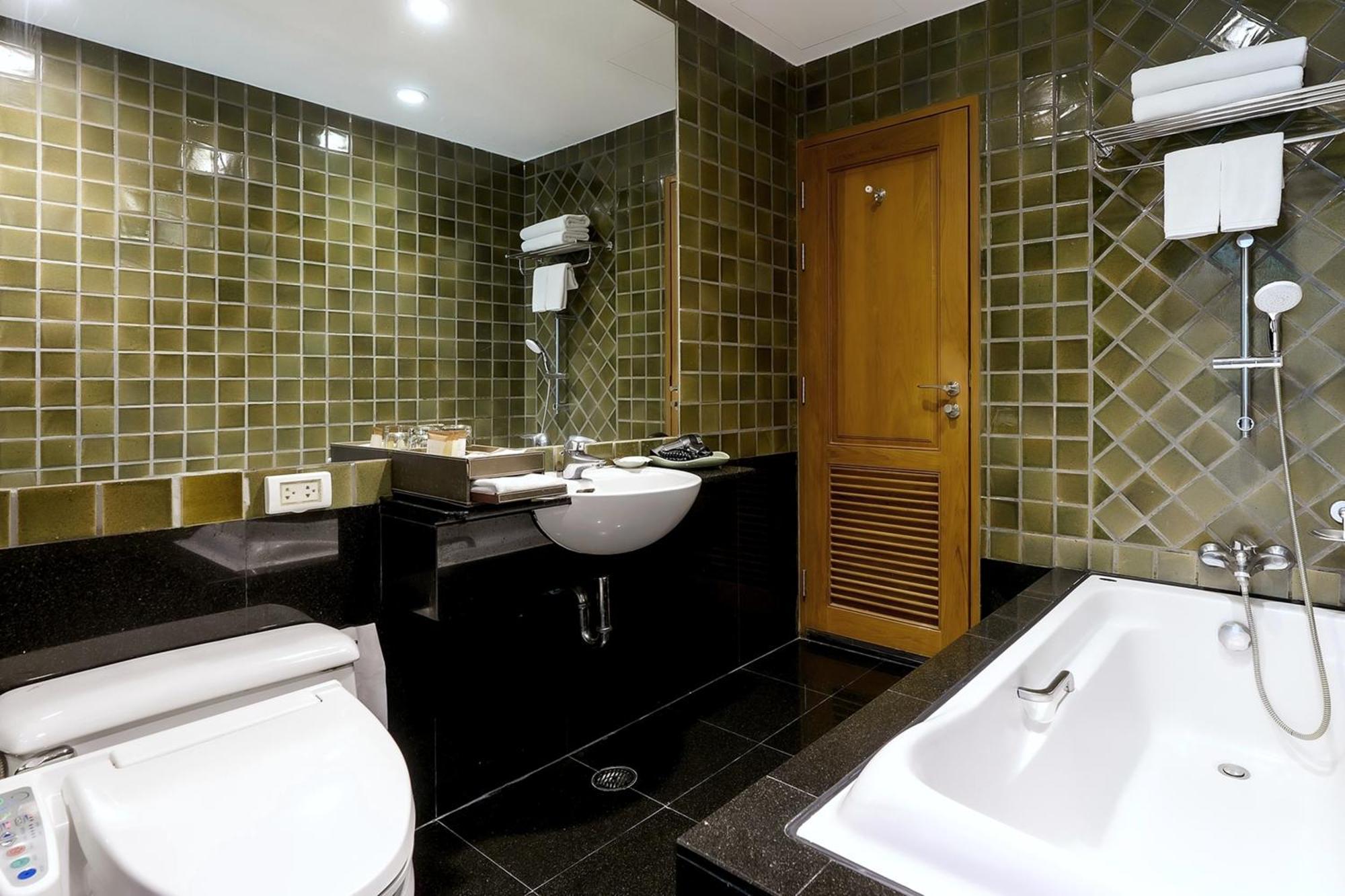 Three-Bedroom Balcony Suite