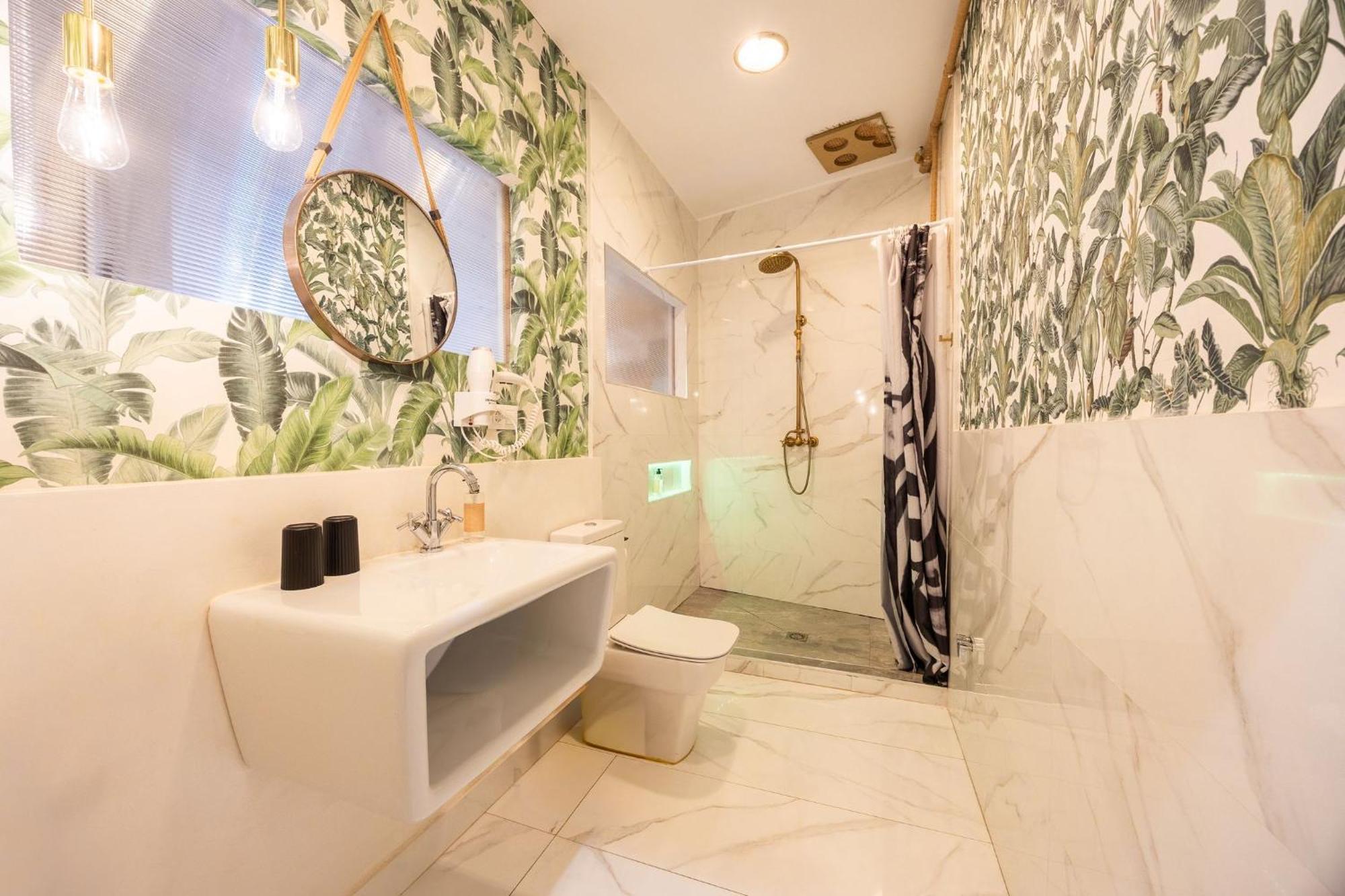 Deluxe Suite Spa Bath