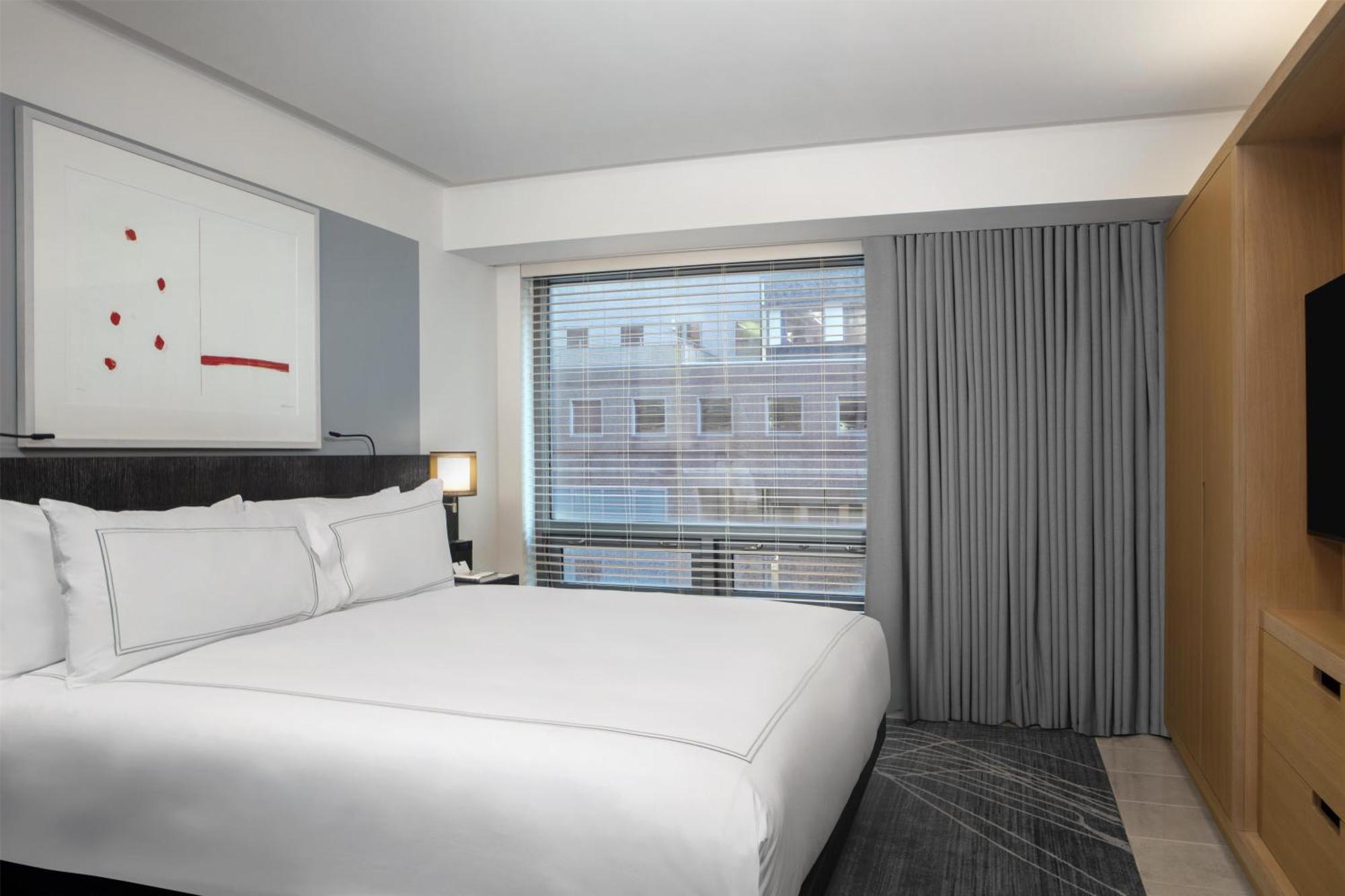 Luxe Hoeksuite met Kingsize Bed en Slaapbank
