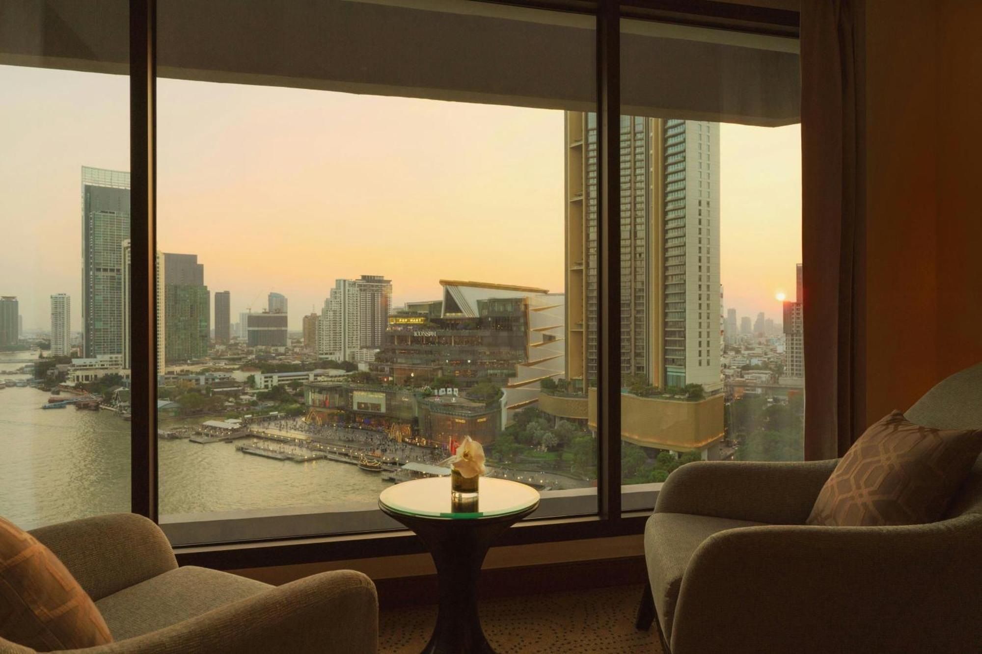 Executive Club lounge access 1 Bedroom Executive Suite 1 King River view