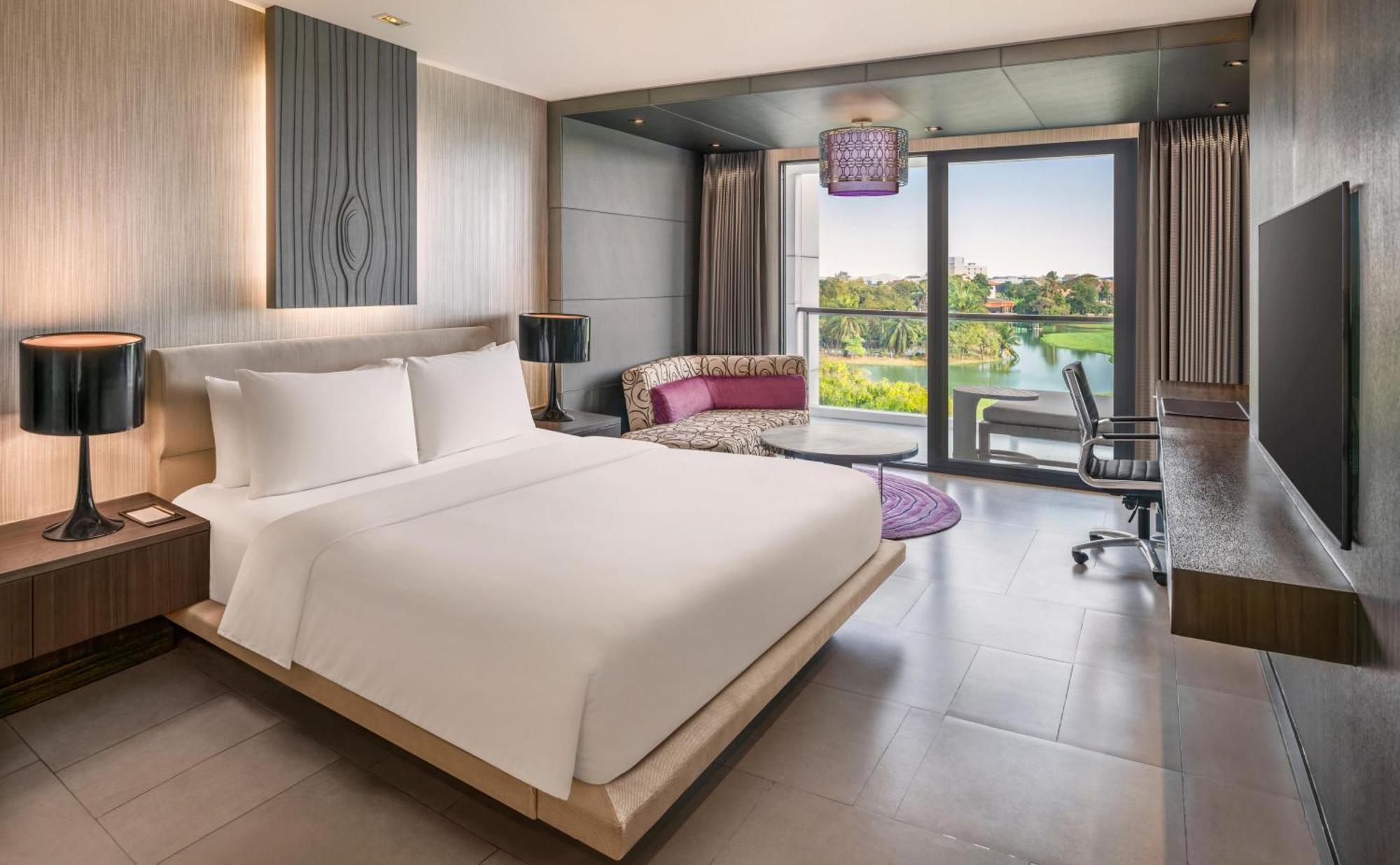 King Deluxe Suite Golf View