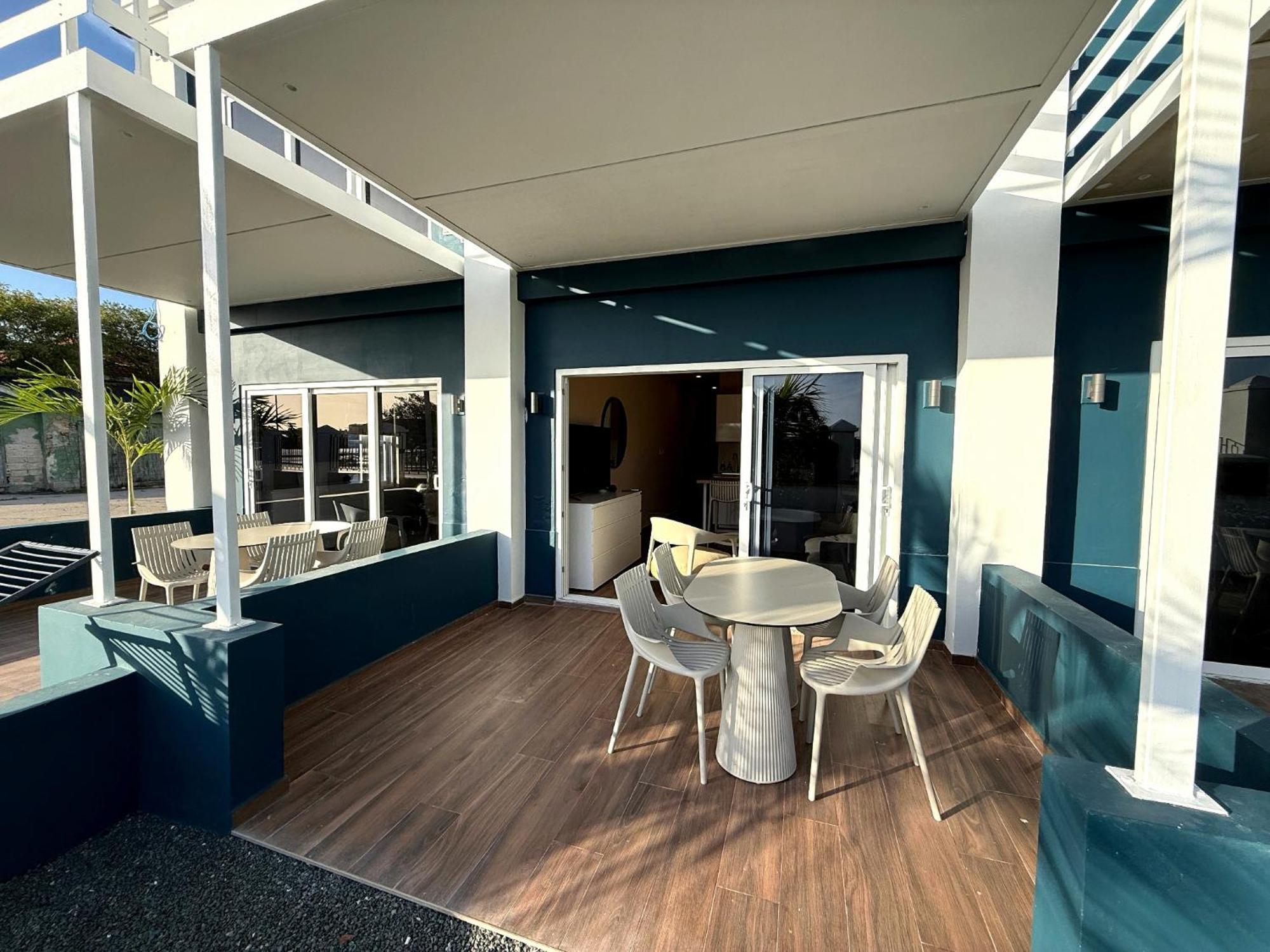 Deluxe Studio Apartment Harbour View
