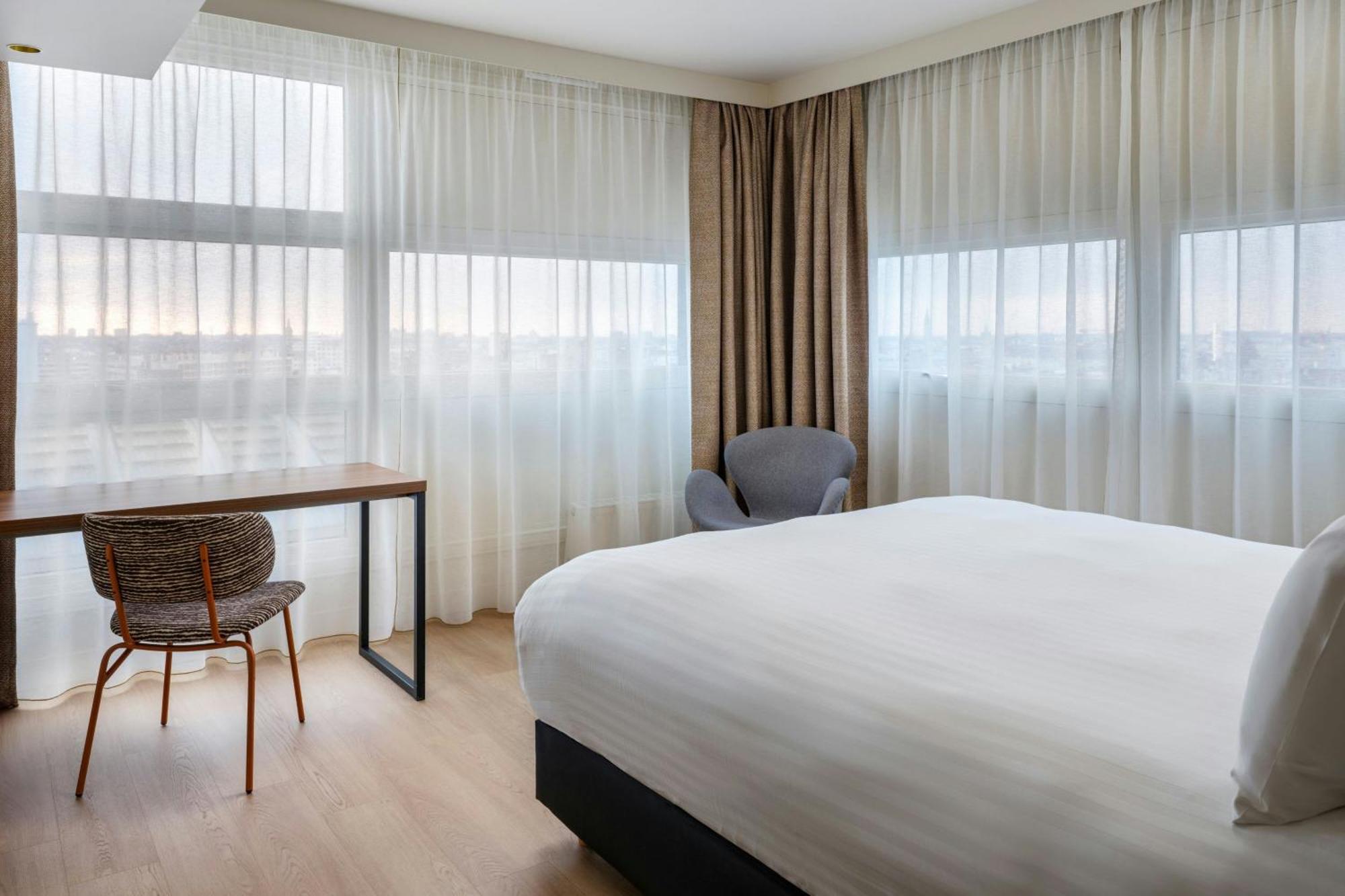 Appartement met 1 Slaapkamer met 1 Kingsize Bed, een Slaapbank en Uitzicht op de Stad