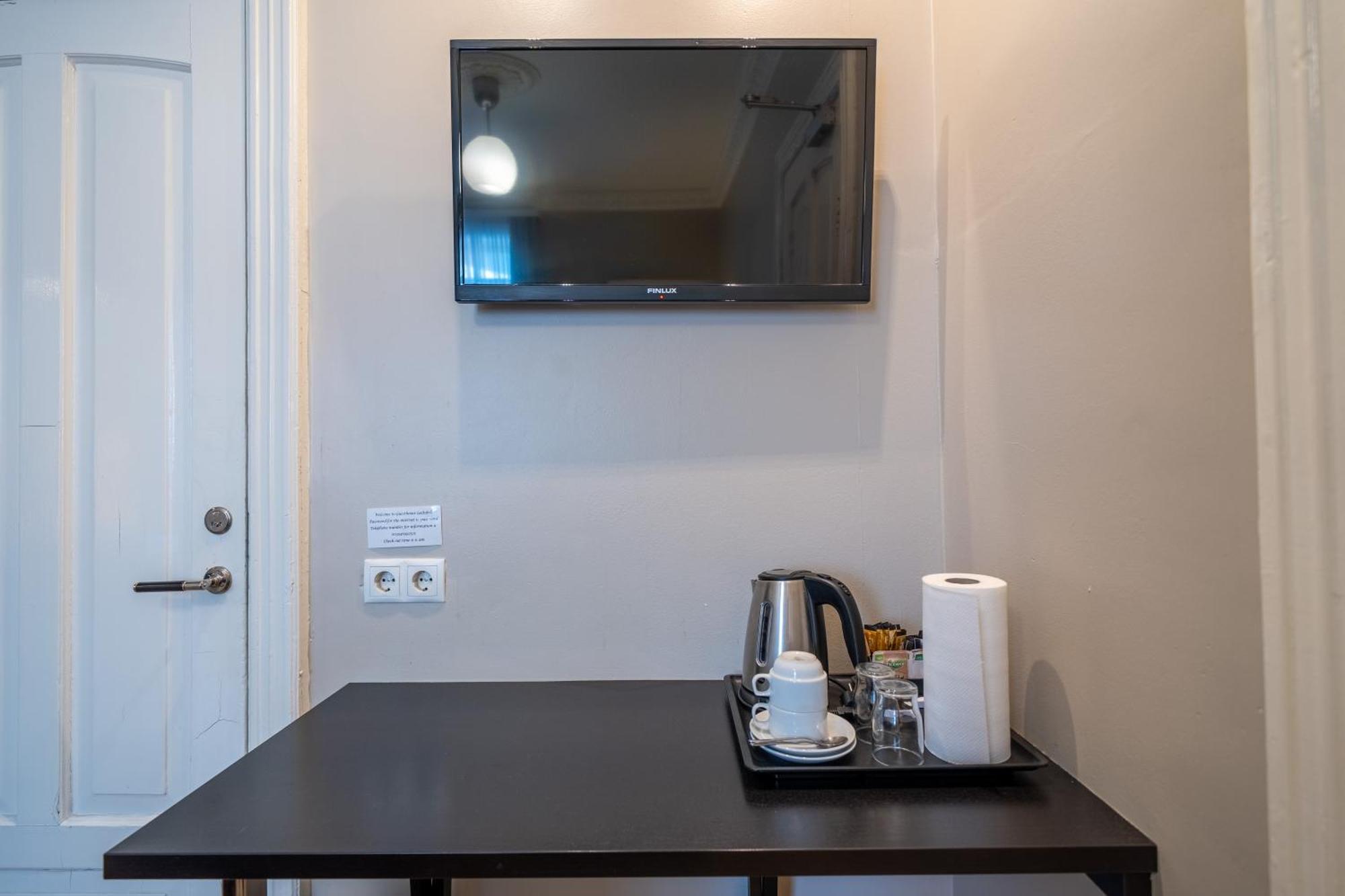 Double or Twin Room Private Bathroom