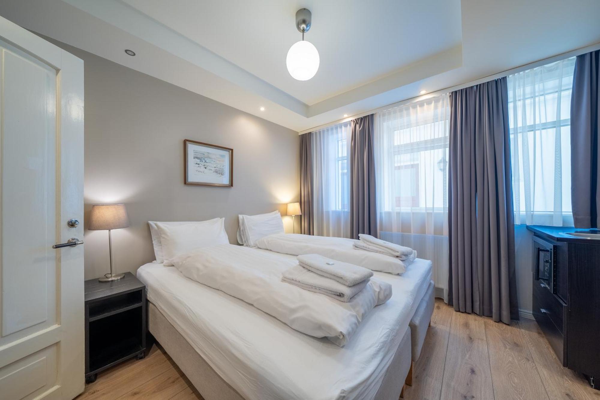Double or Twin Room Private Bathroom