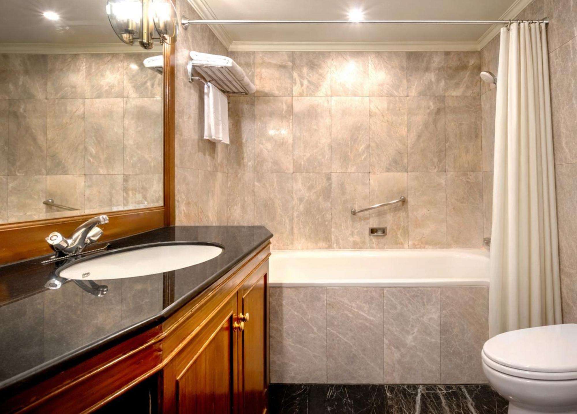 One-Bedroom Twin Suite