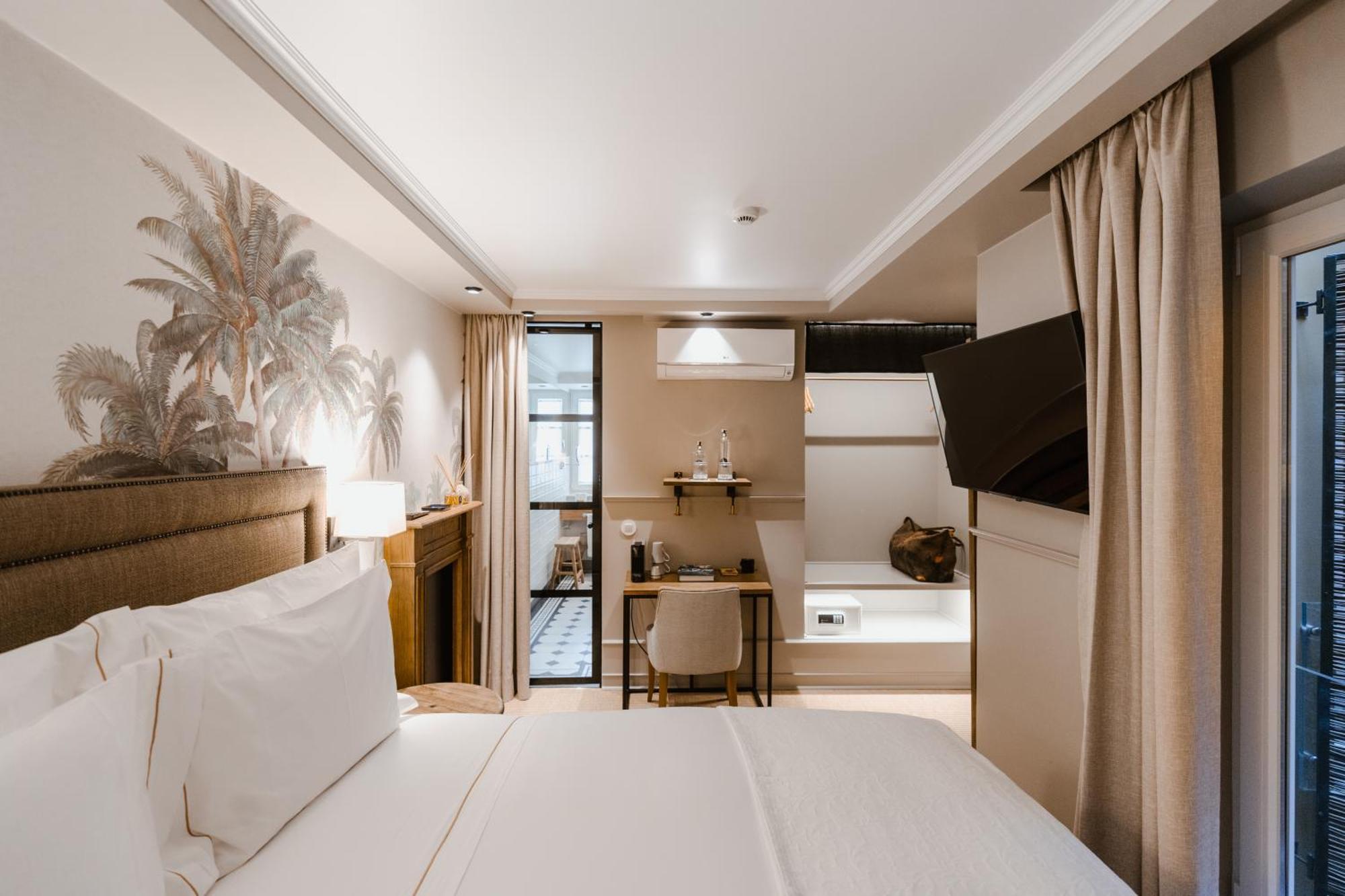 Tweepersoonskamer met Tweepersoonsbed en Uitzicht op het Hotel