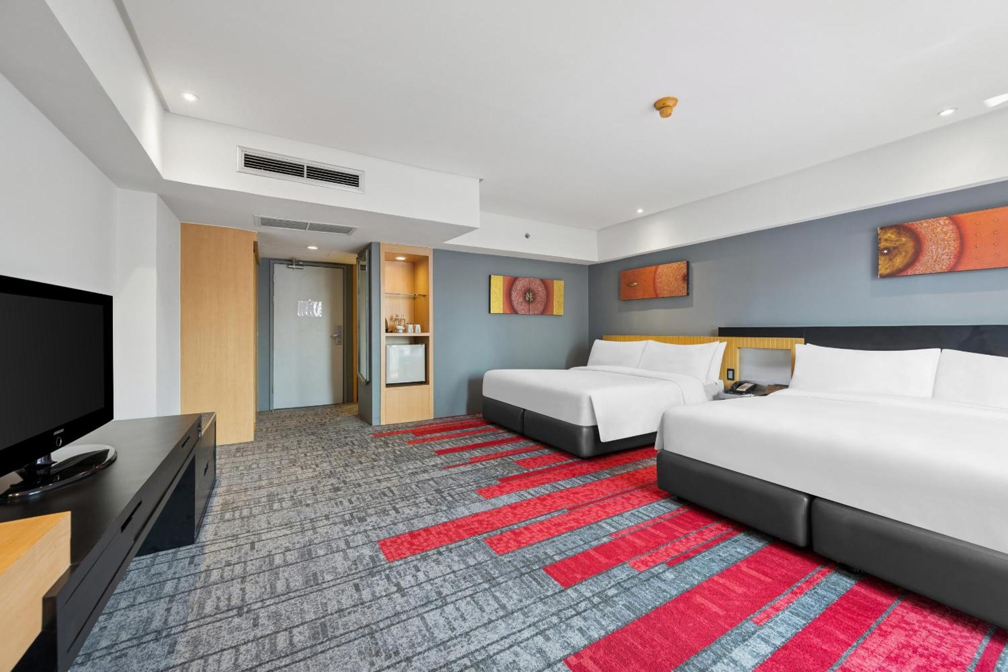 Grand Deluxe Two Queen Room