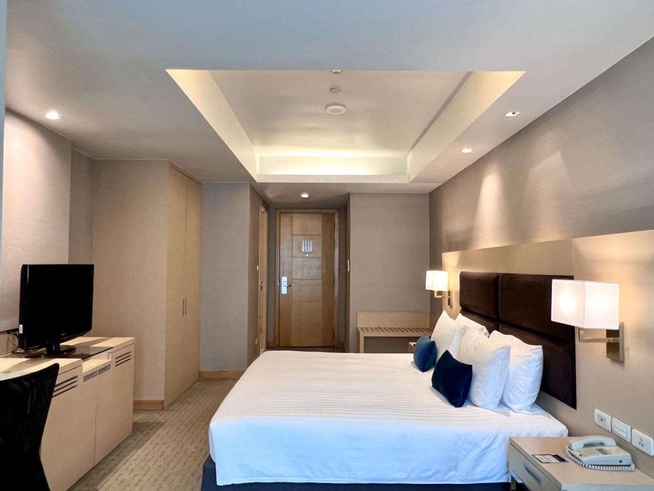 Deluxe King Room City View