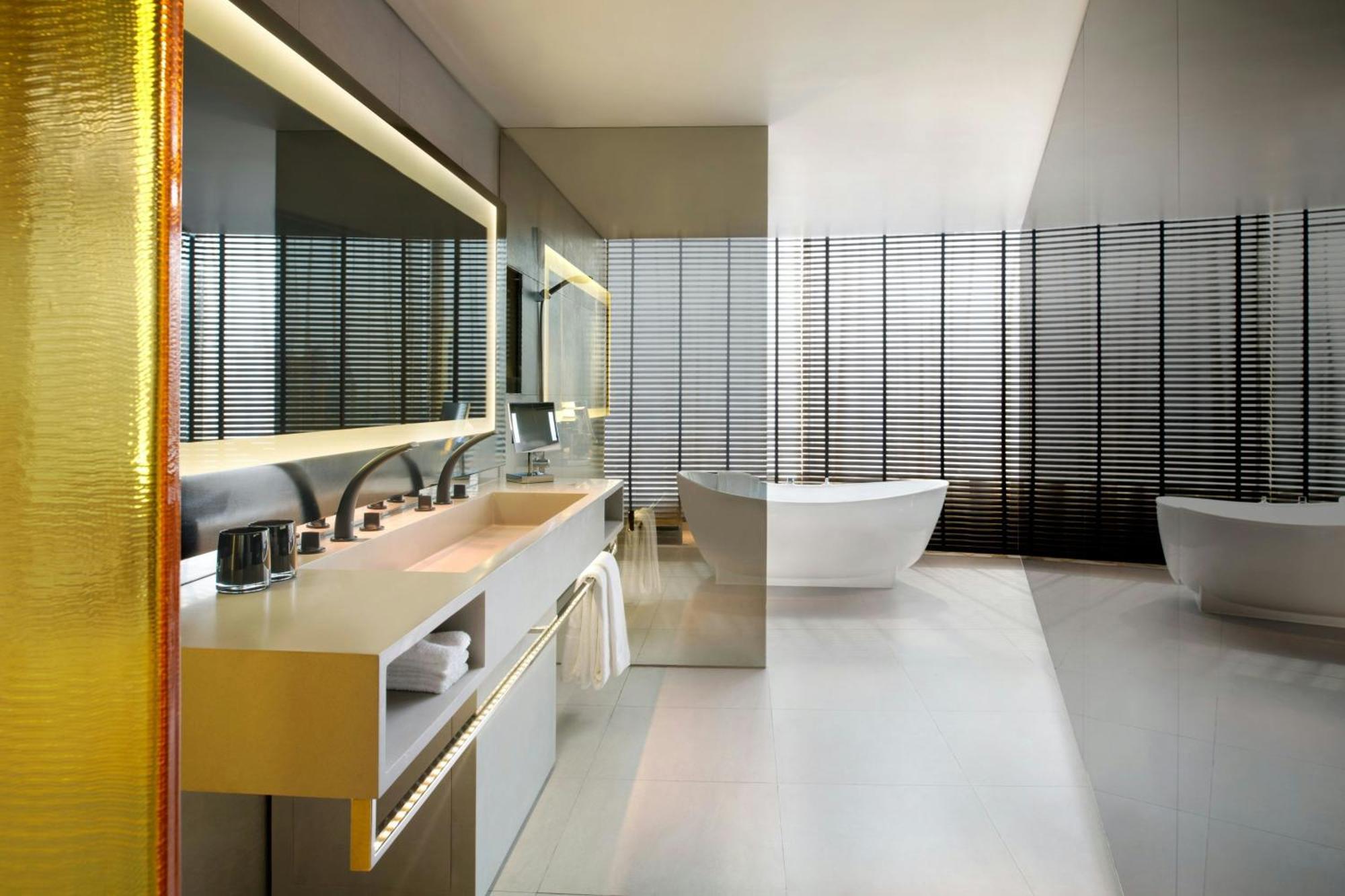 One-Bedroom King Studio Suite High Floor