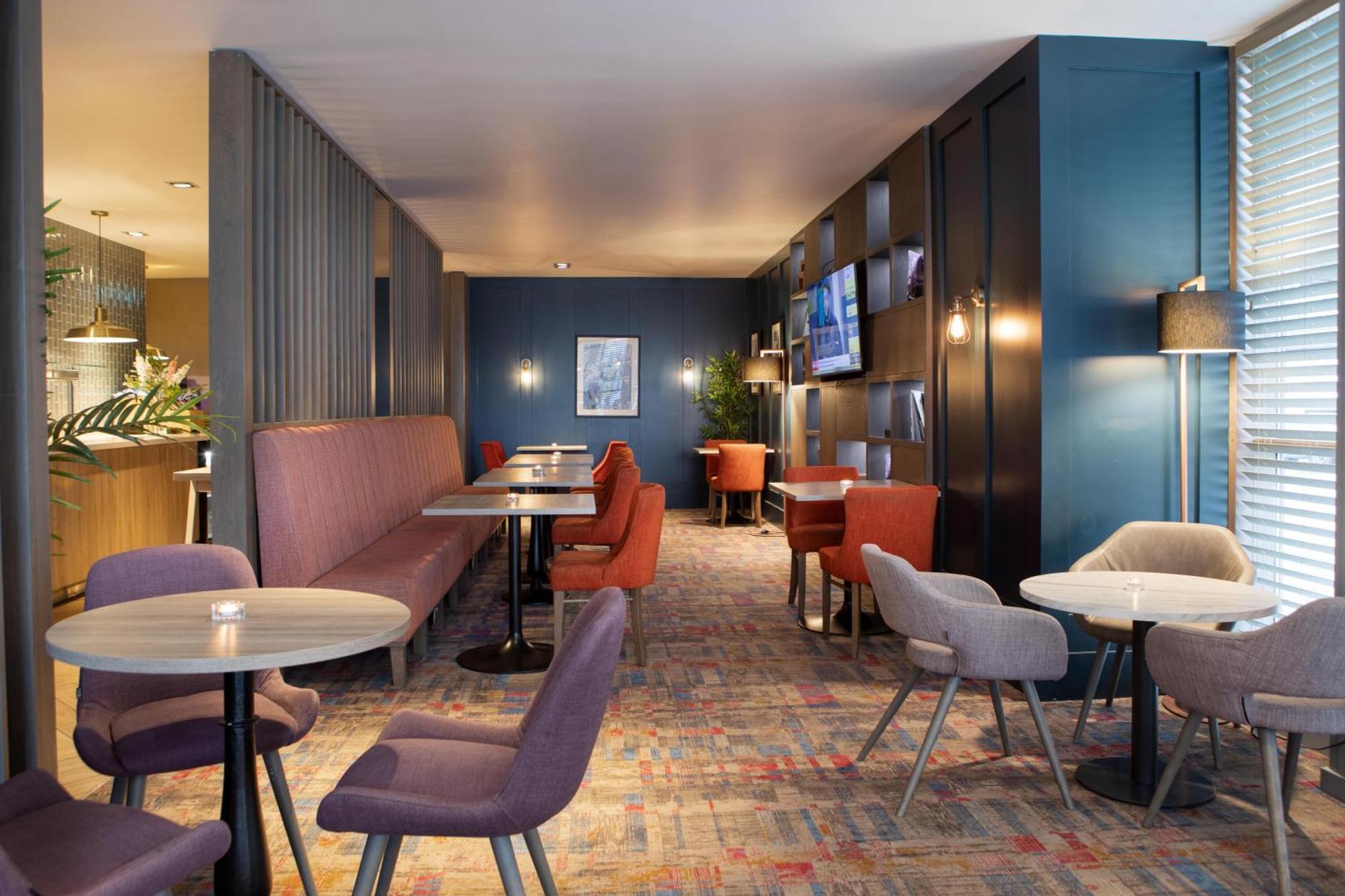 Executive King Room Lounge Access