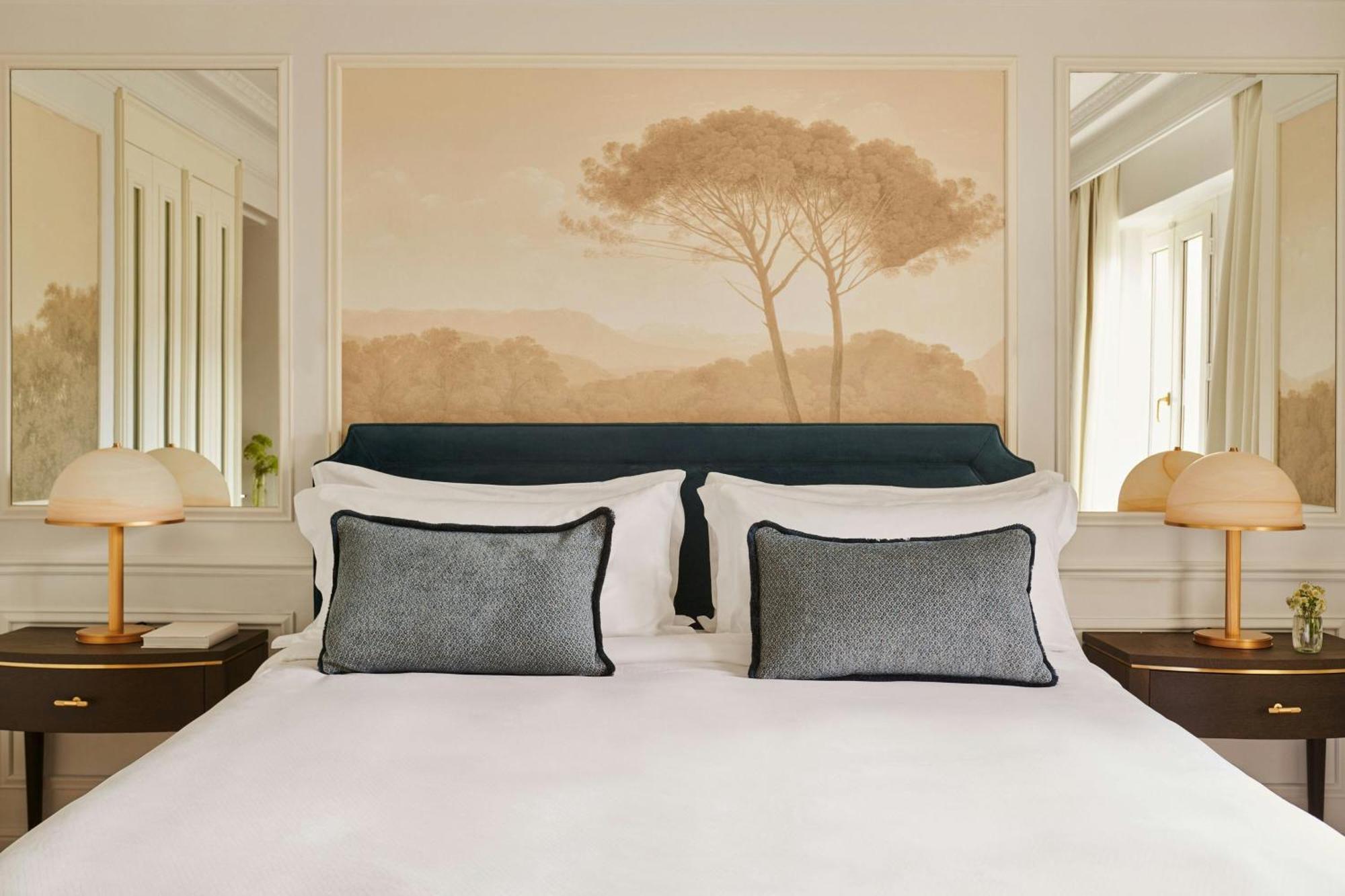 Premium Cortes King Room Parliament View