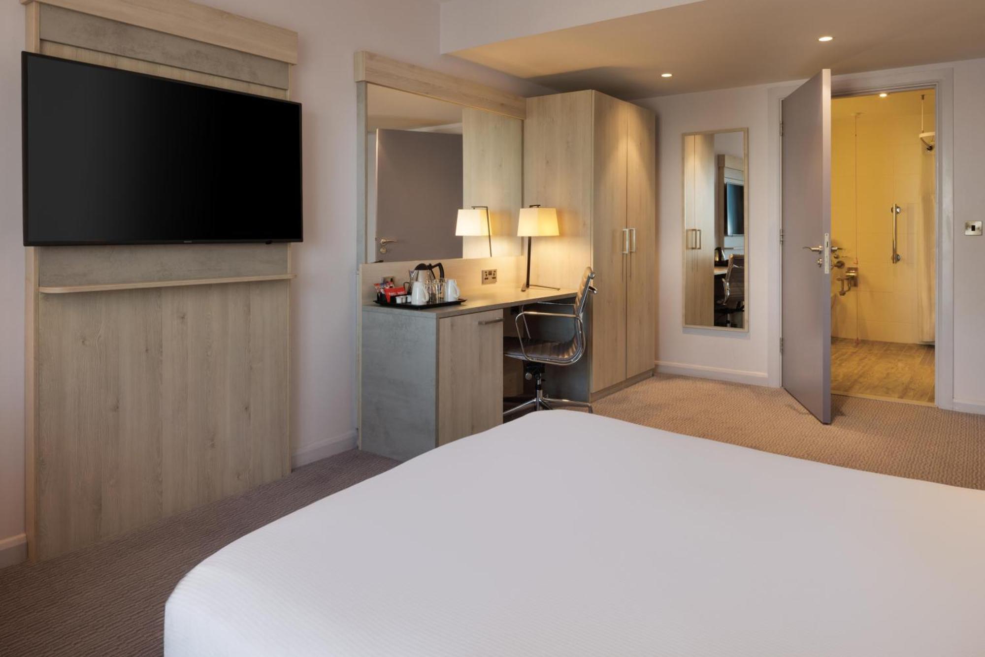 Kamer met Queensize Bed - Geschikt voor Gasten met een Lichamelijke Beperking
