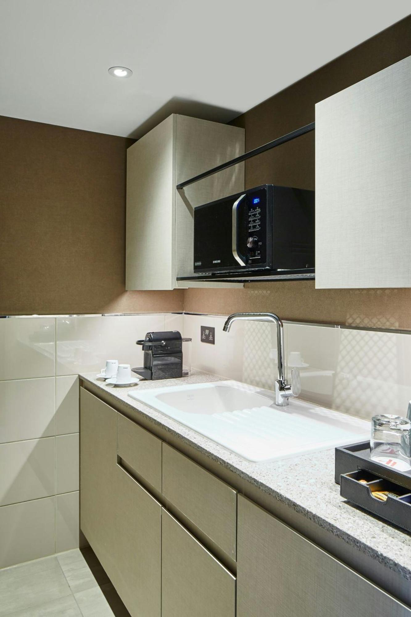 Suite met 1 Slaapkamer, Terras, Toegang tot de M Club Lounge, Hoekkamer