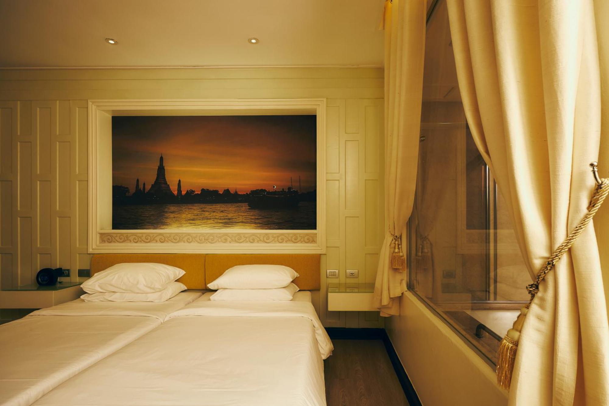 Studio King Bed Corner Wing