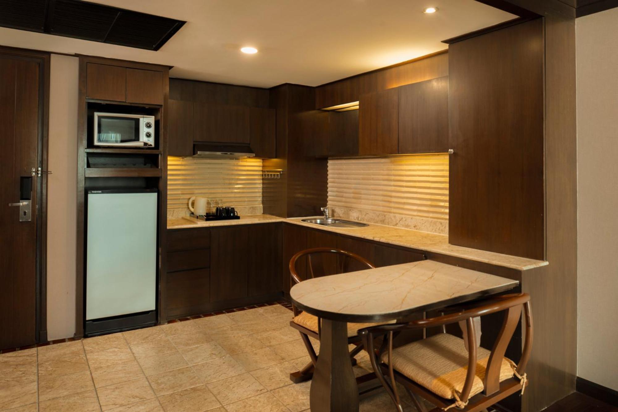 Davis Two-Bedroom Suite Main Wing