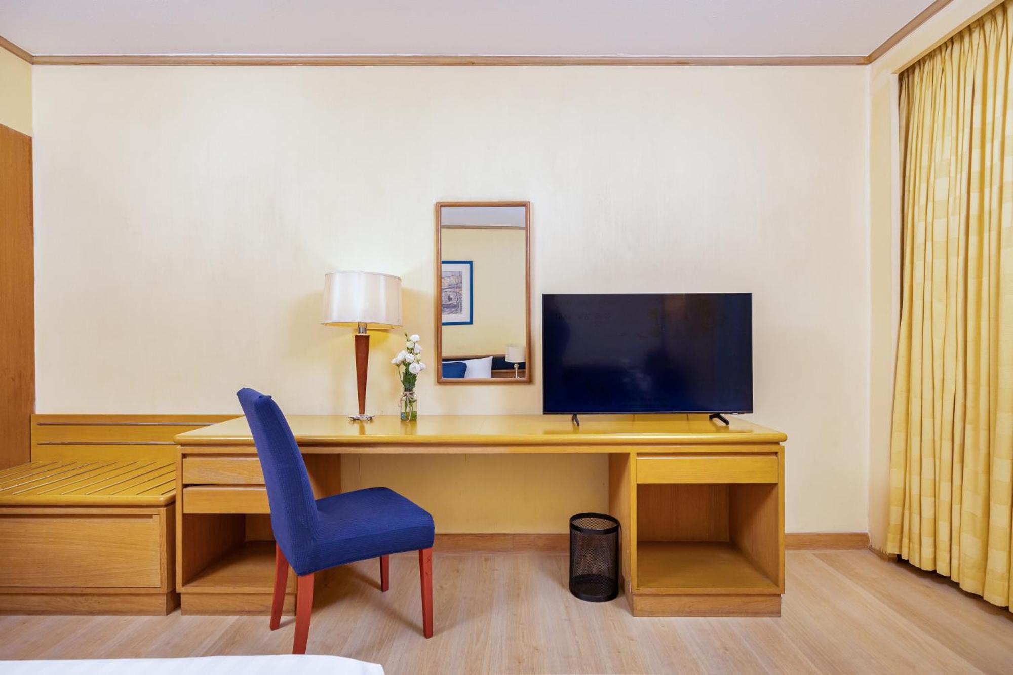 Standard Queen Room
