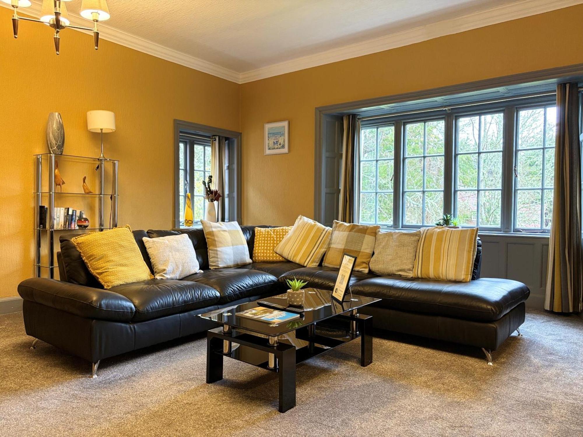 Deluxe Apartment
