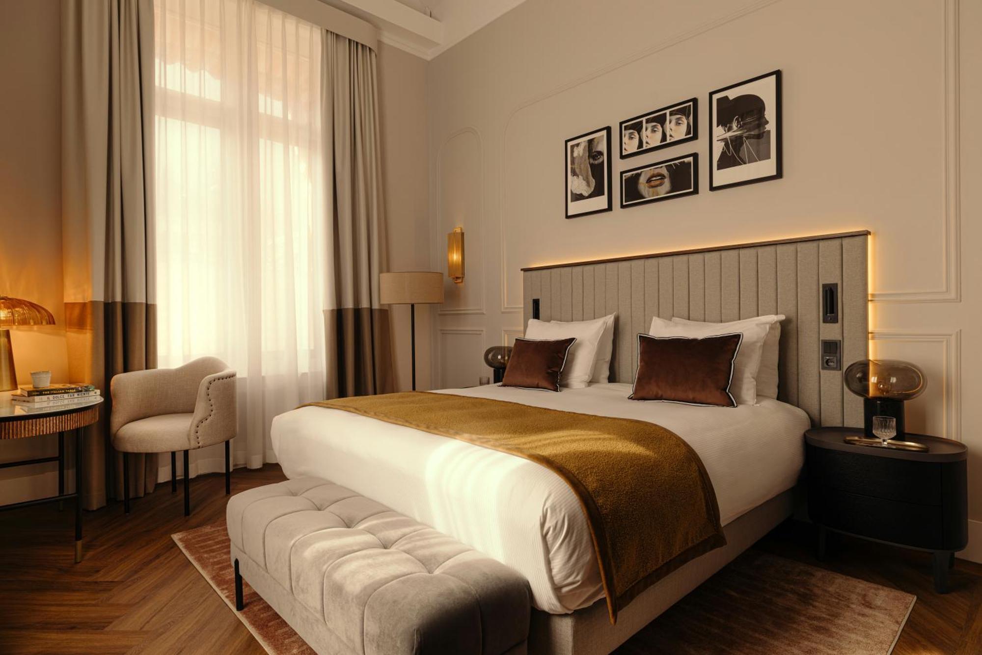 Superior Room 1 King Bed,1766134062:JPEG