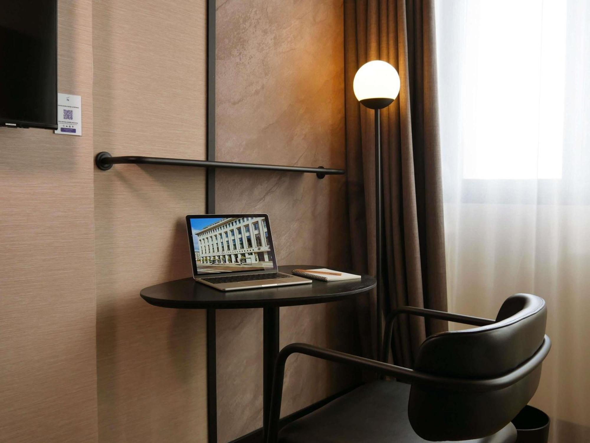 Classic room, Seine River view - 2 single beds