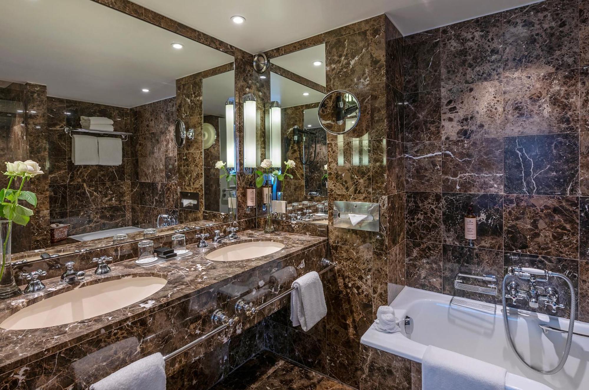 Warwick Suite
