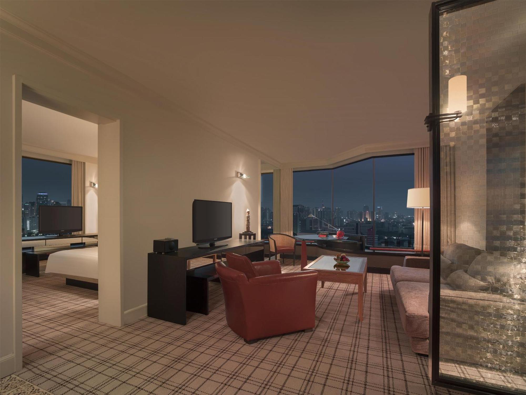 Grand Executive King Suite Club Access