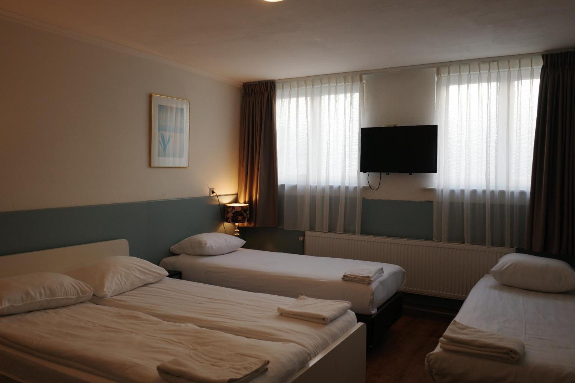 Standaard Vierpersoonskamer met Eigen Badkamer