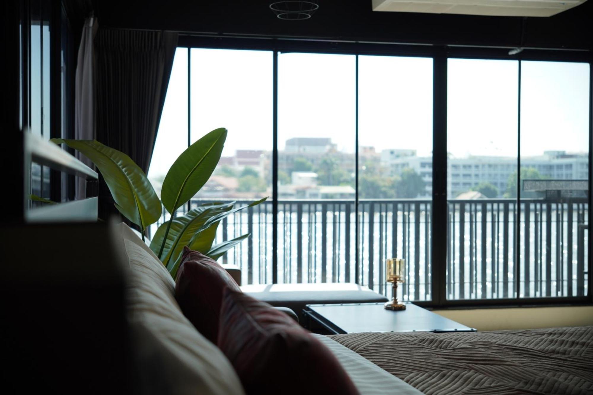 Panoramic River View Room Jacuzzi