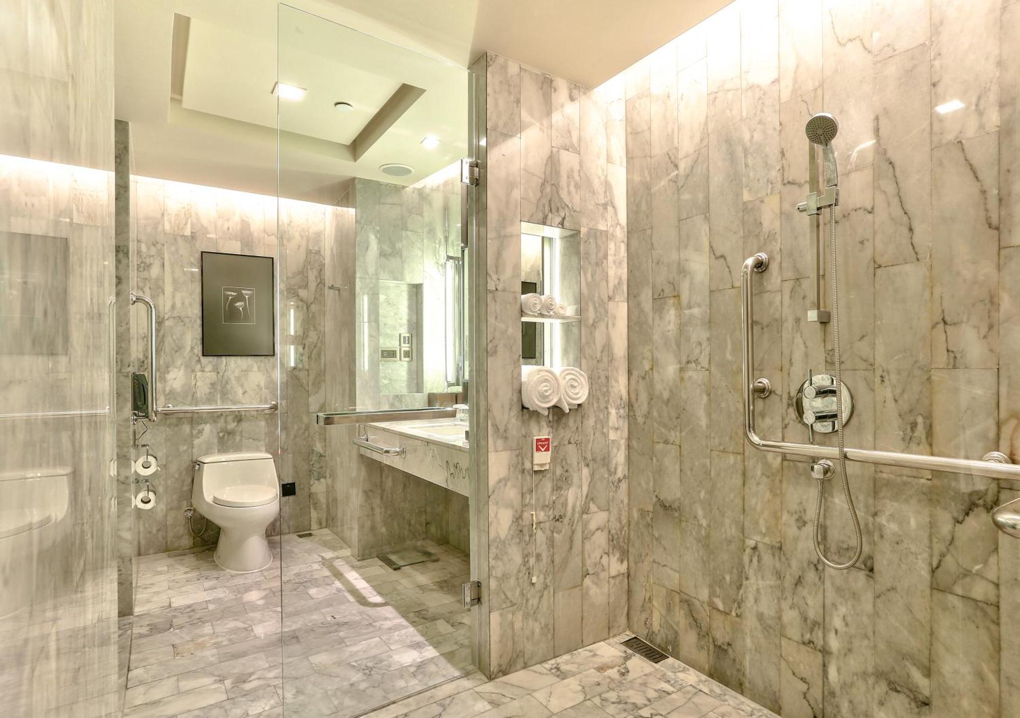 King Room Mobility Access