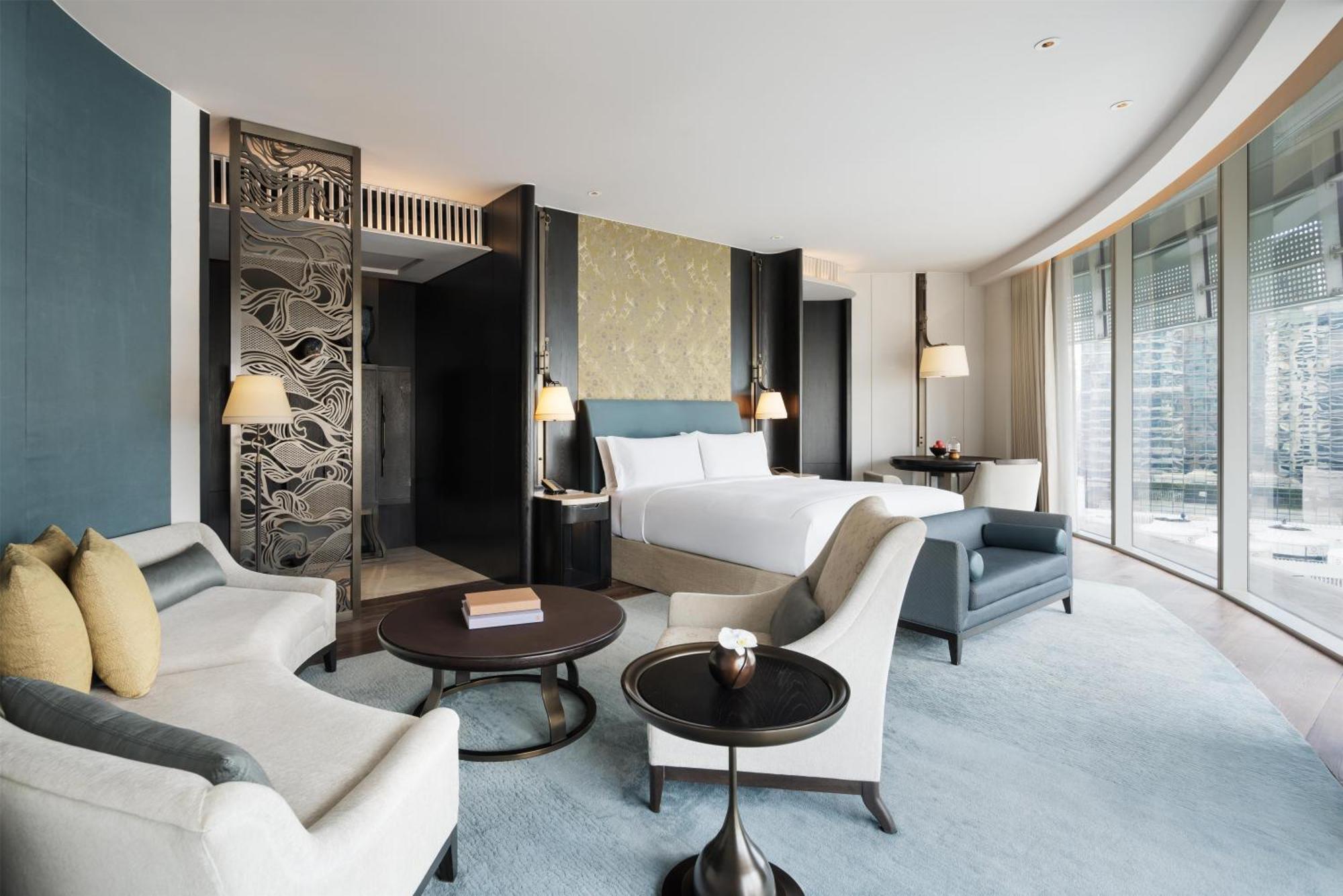 Deluxe King Suite