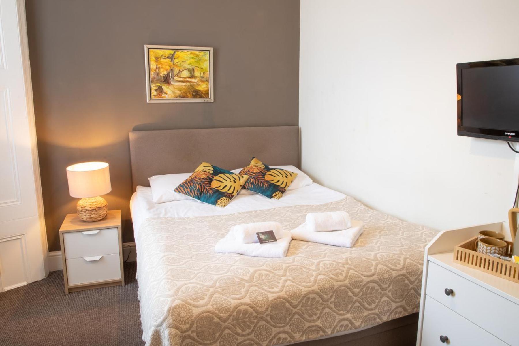 Tweepersoonskamer met Gedeelde Badkamer