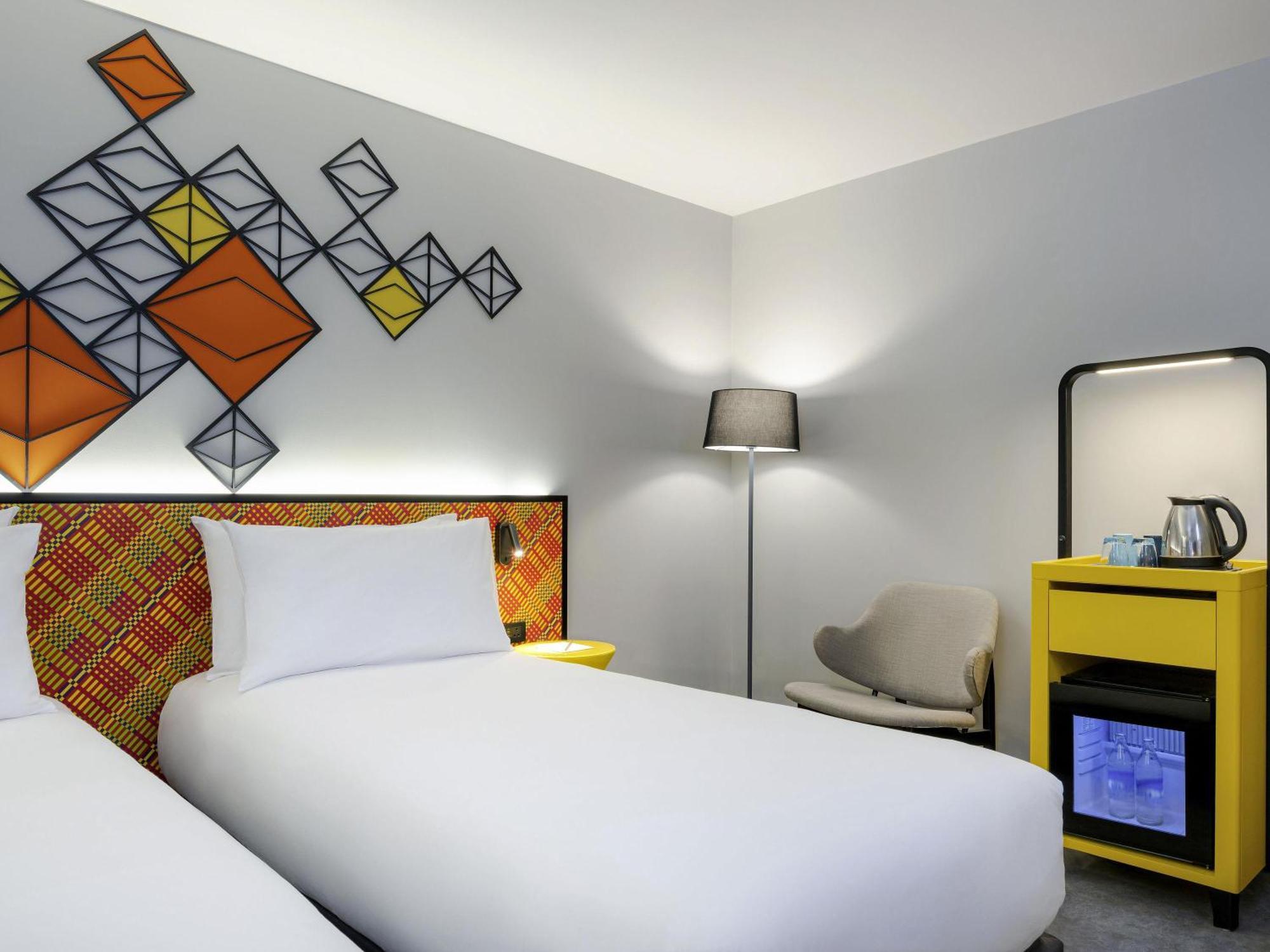 Premium Twin Room Atrium View
