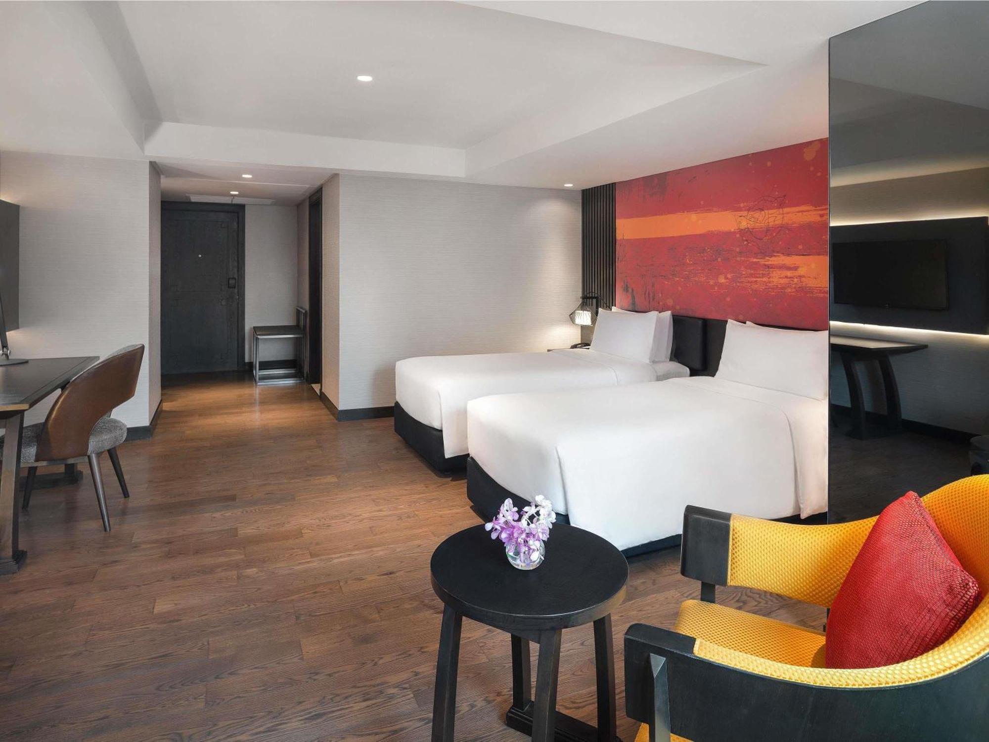 Deluxe Twin Room Bathtub