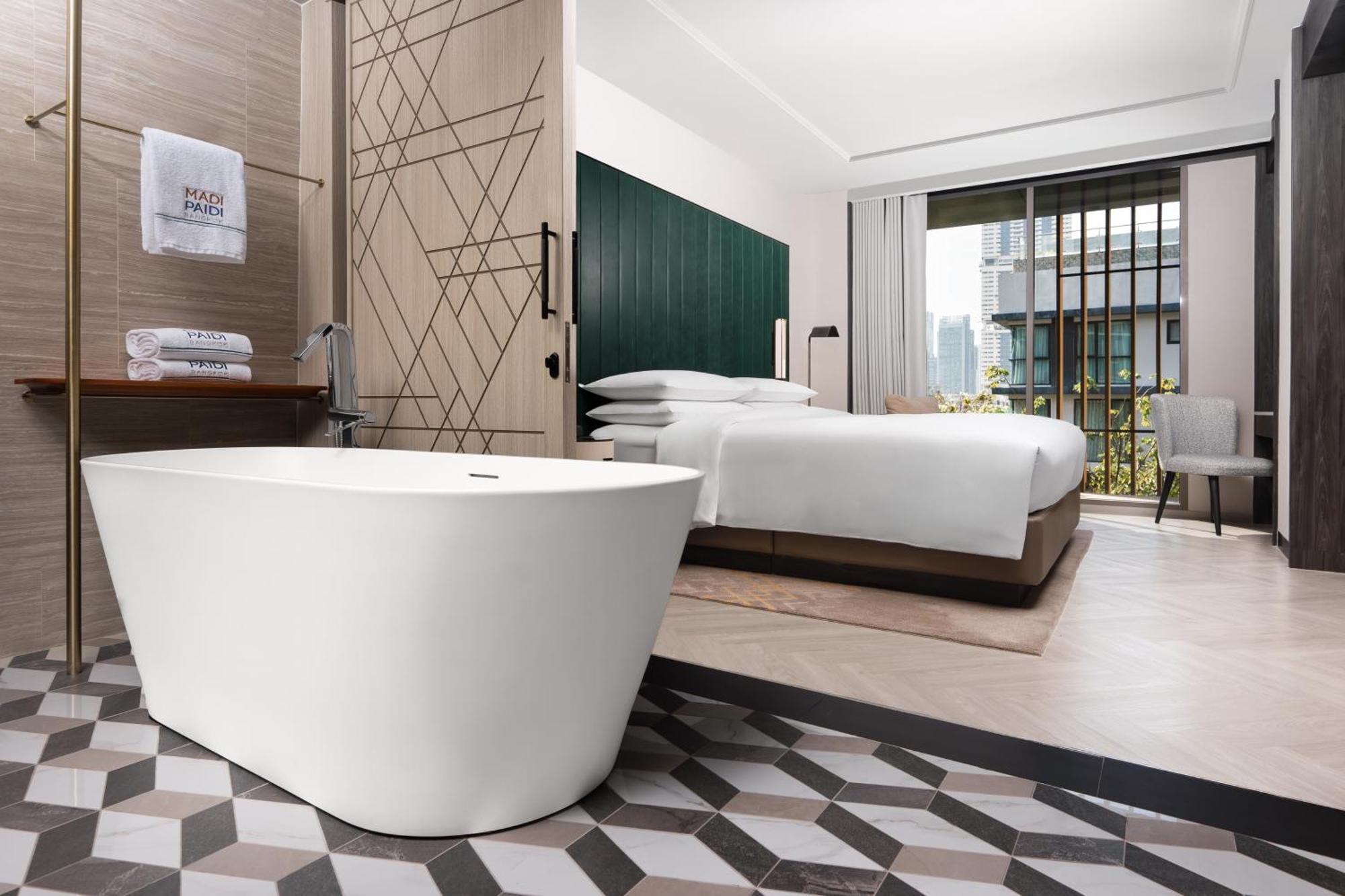 Emerald King Studio Suite Club Benefits