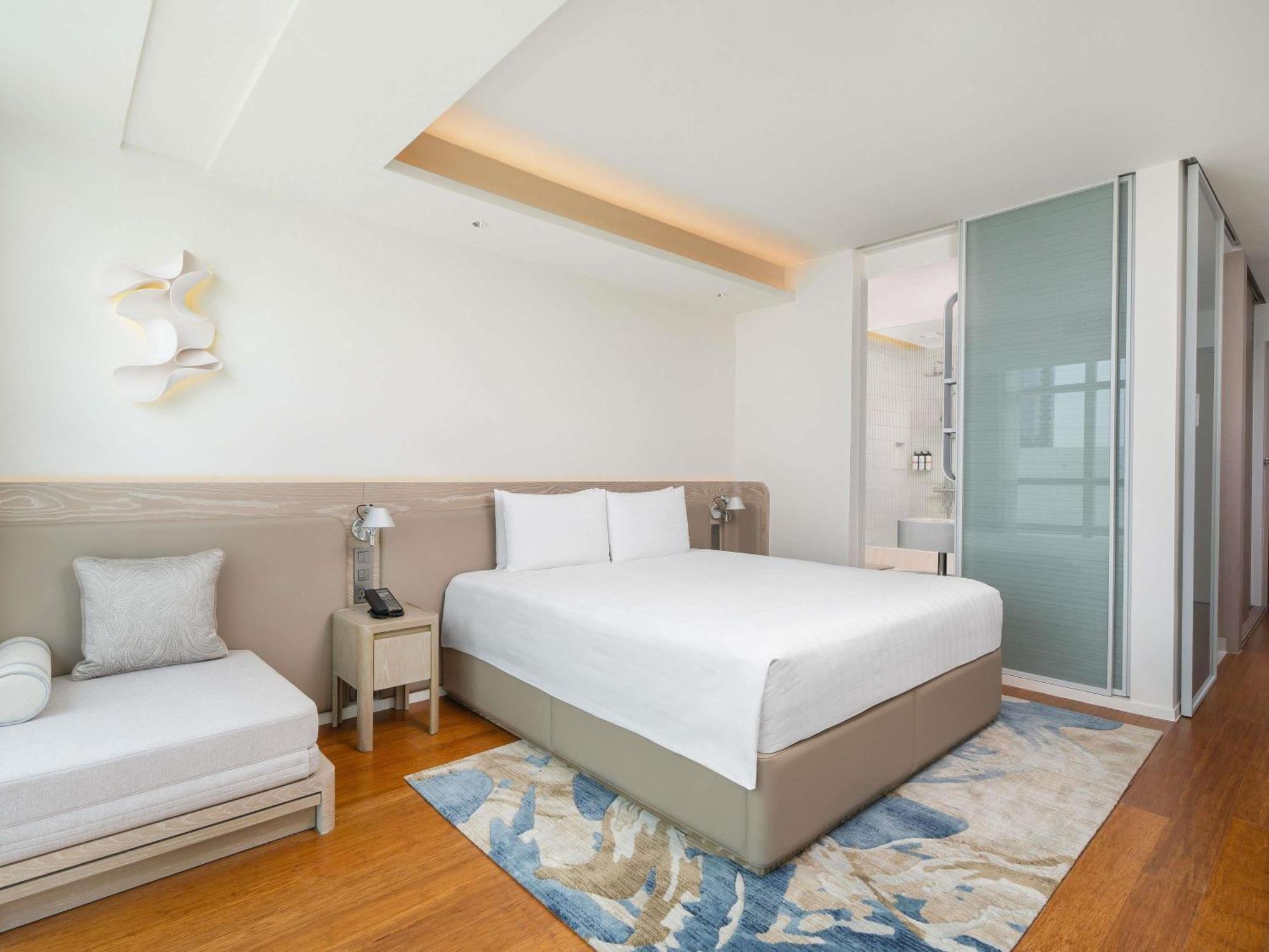 Premier Deluxe Twin Room City View