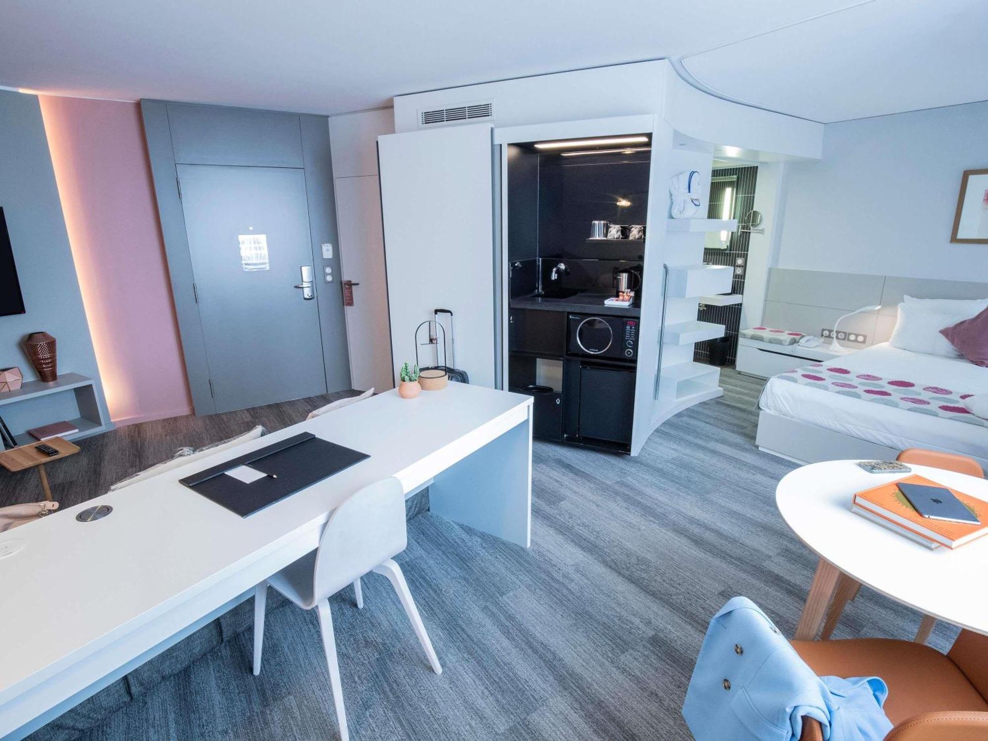 Deluxe Queen Suite