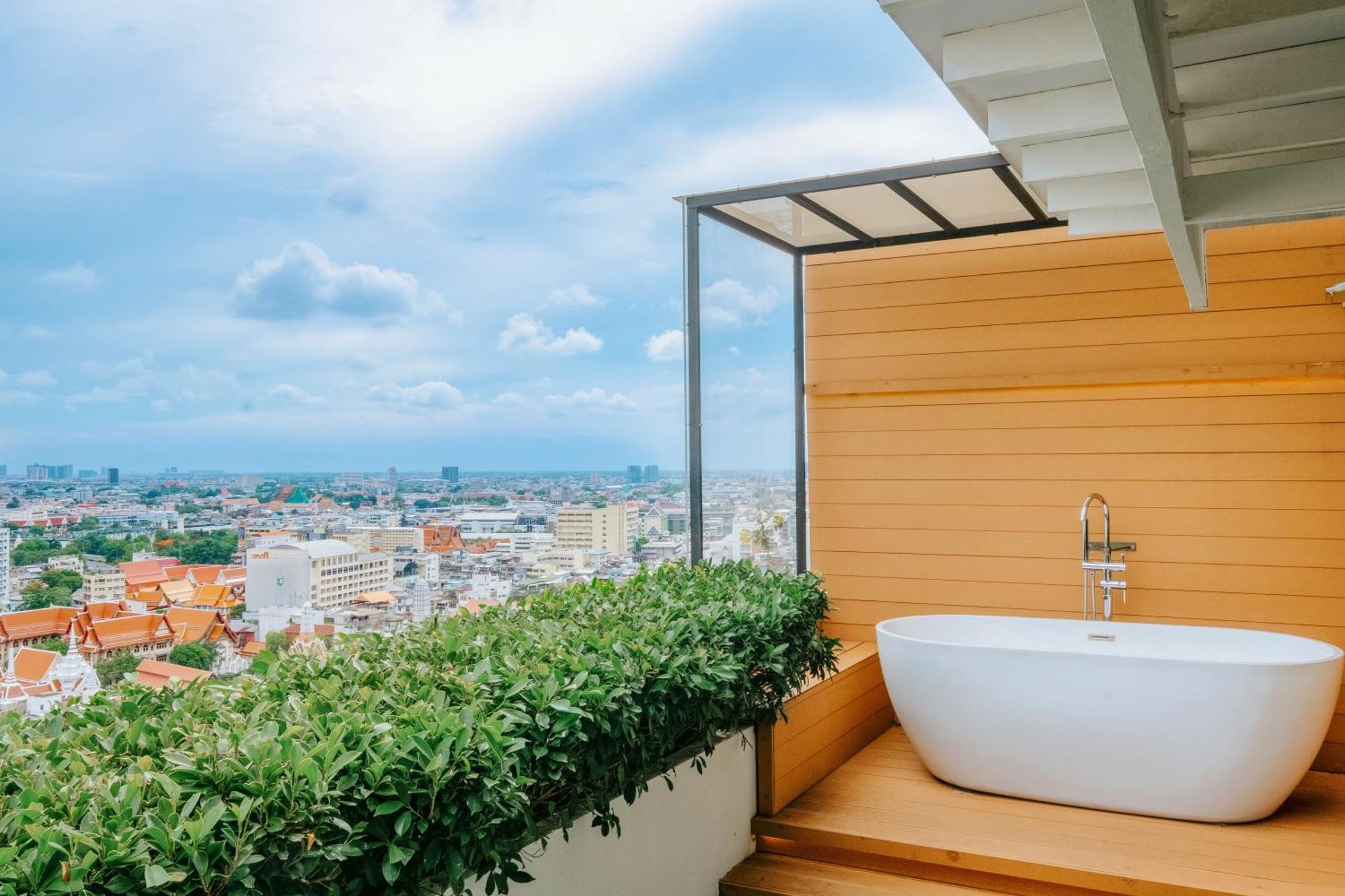 Jacuzzi Suite Balcony