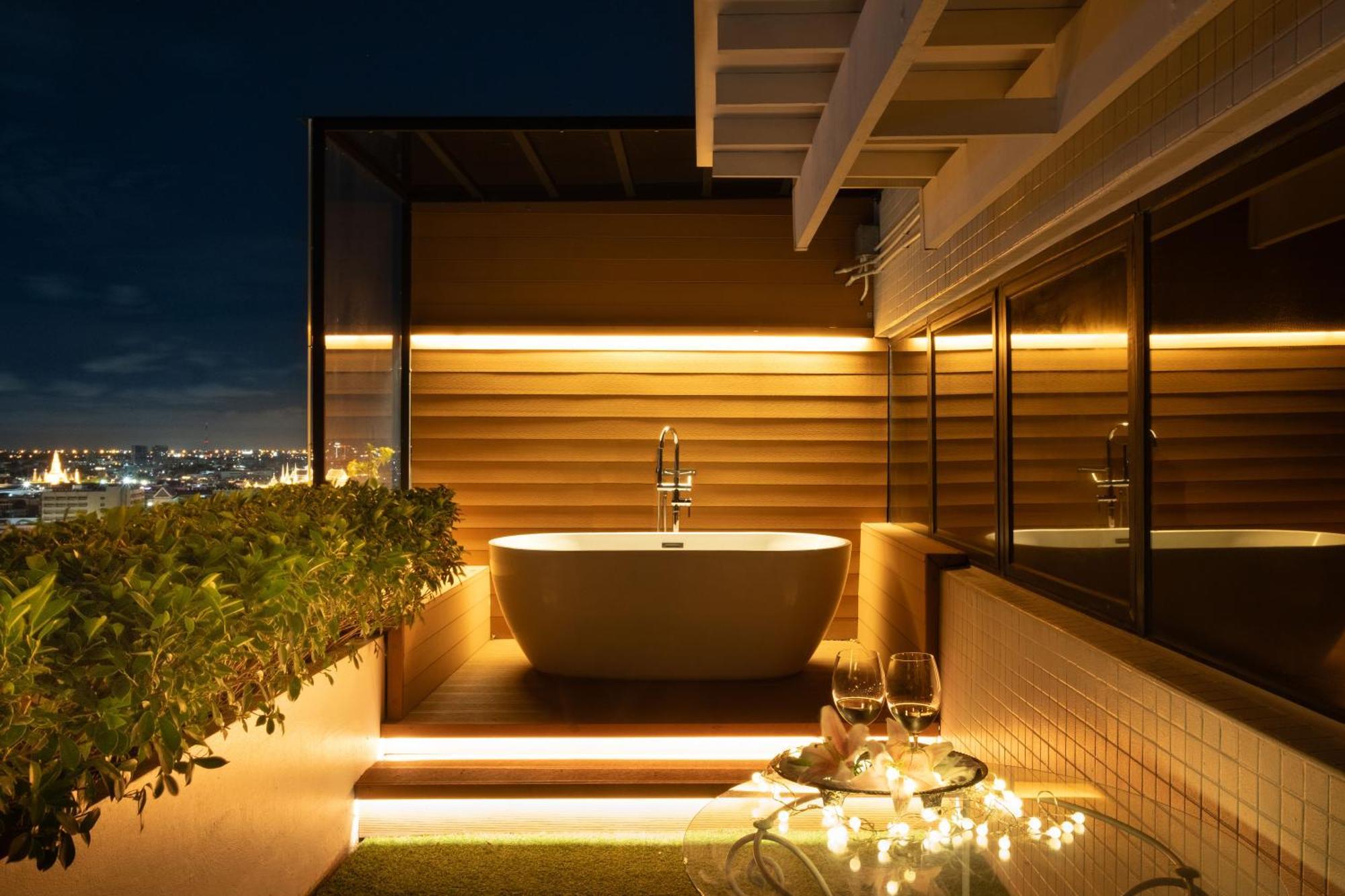 Jacuzzi Suite Balcony