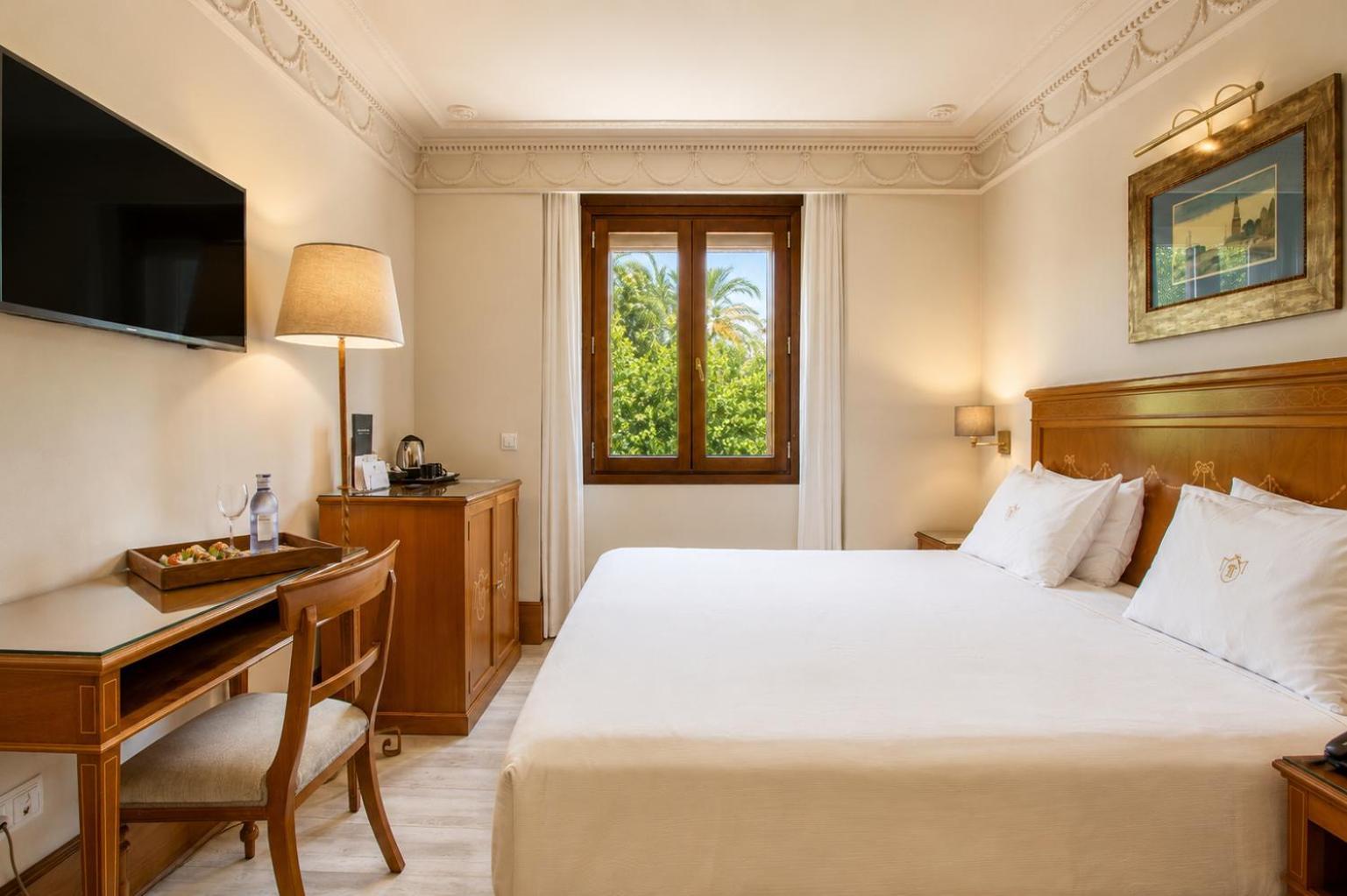 Kamer met 1 Groot Bed of 2 Aparte Bedden en Uitzicht op de Stad