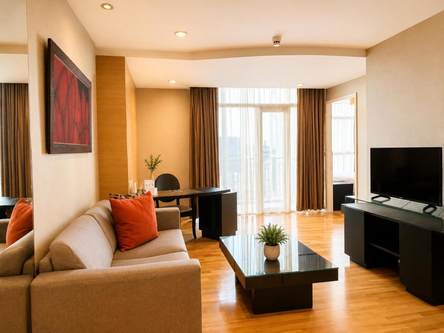 One Bedroom Horizon Suite Bathtub High Floor