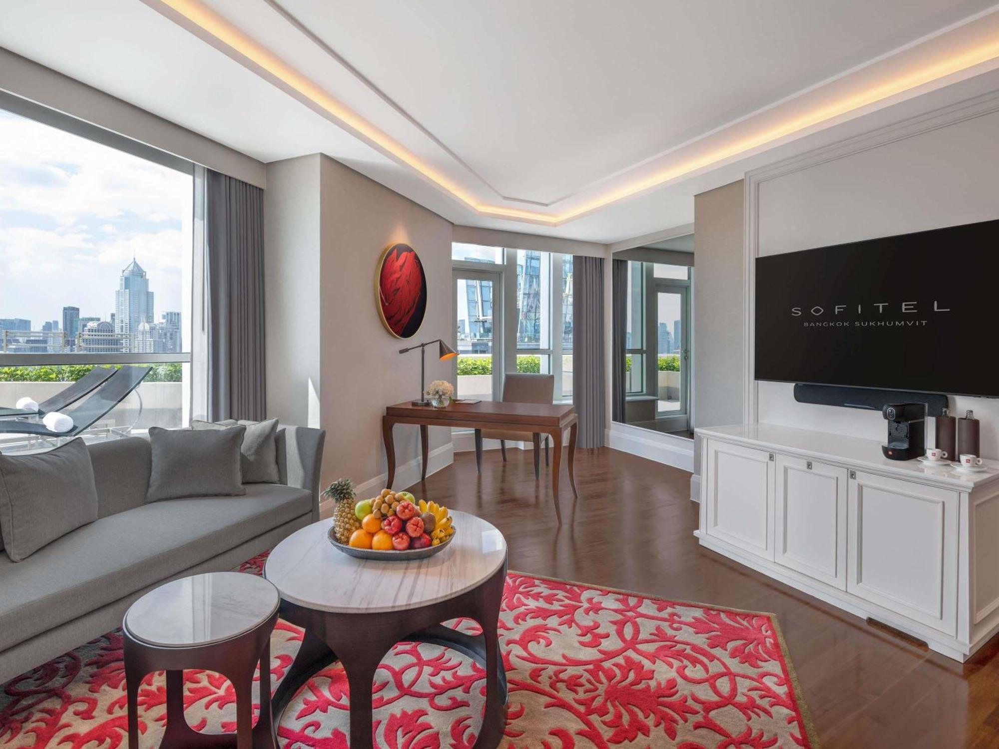 Legendary Suite King Bed Club Millésime Access