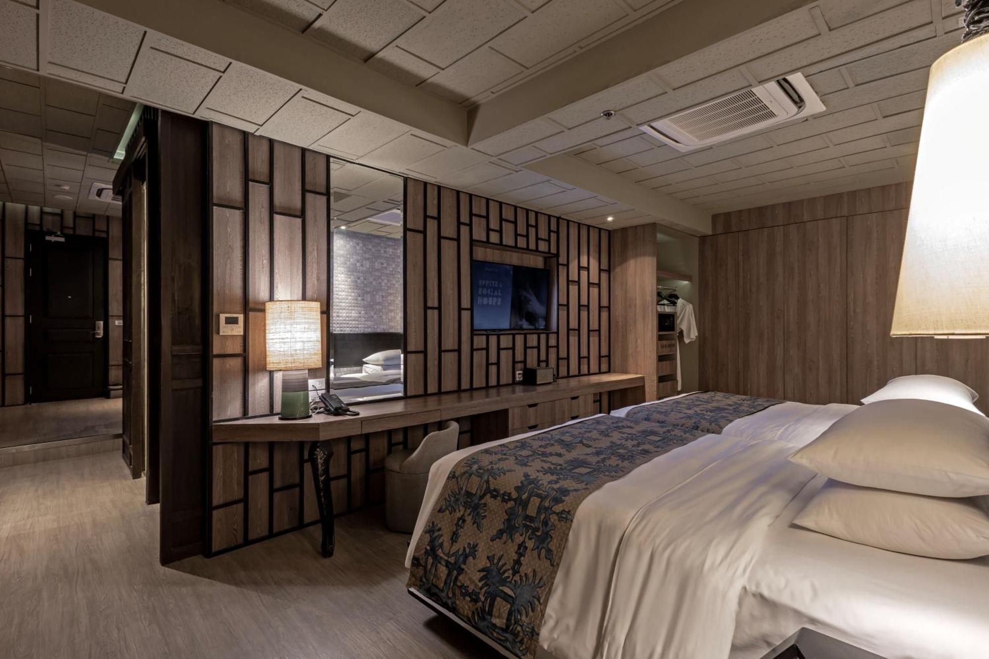 Heritage Suite 2 Singles