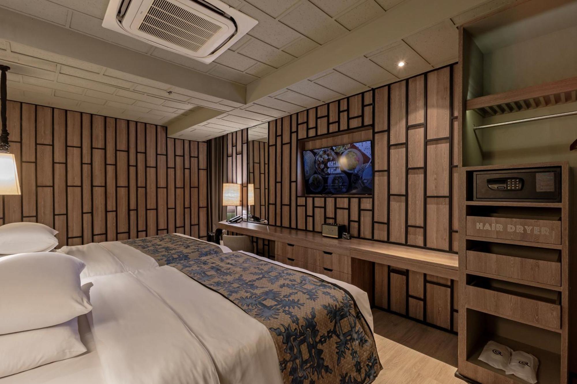 Heritage Suite 2 Singles