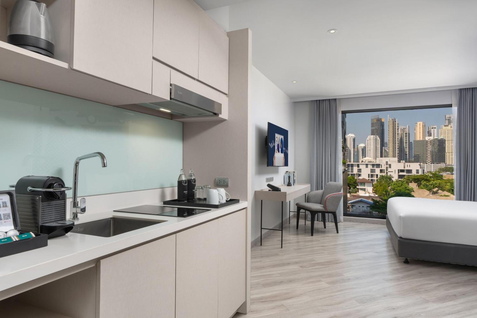 Studio Executive Room