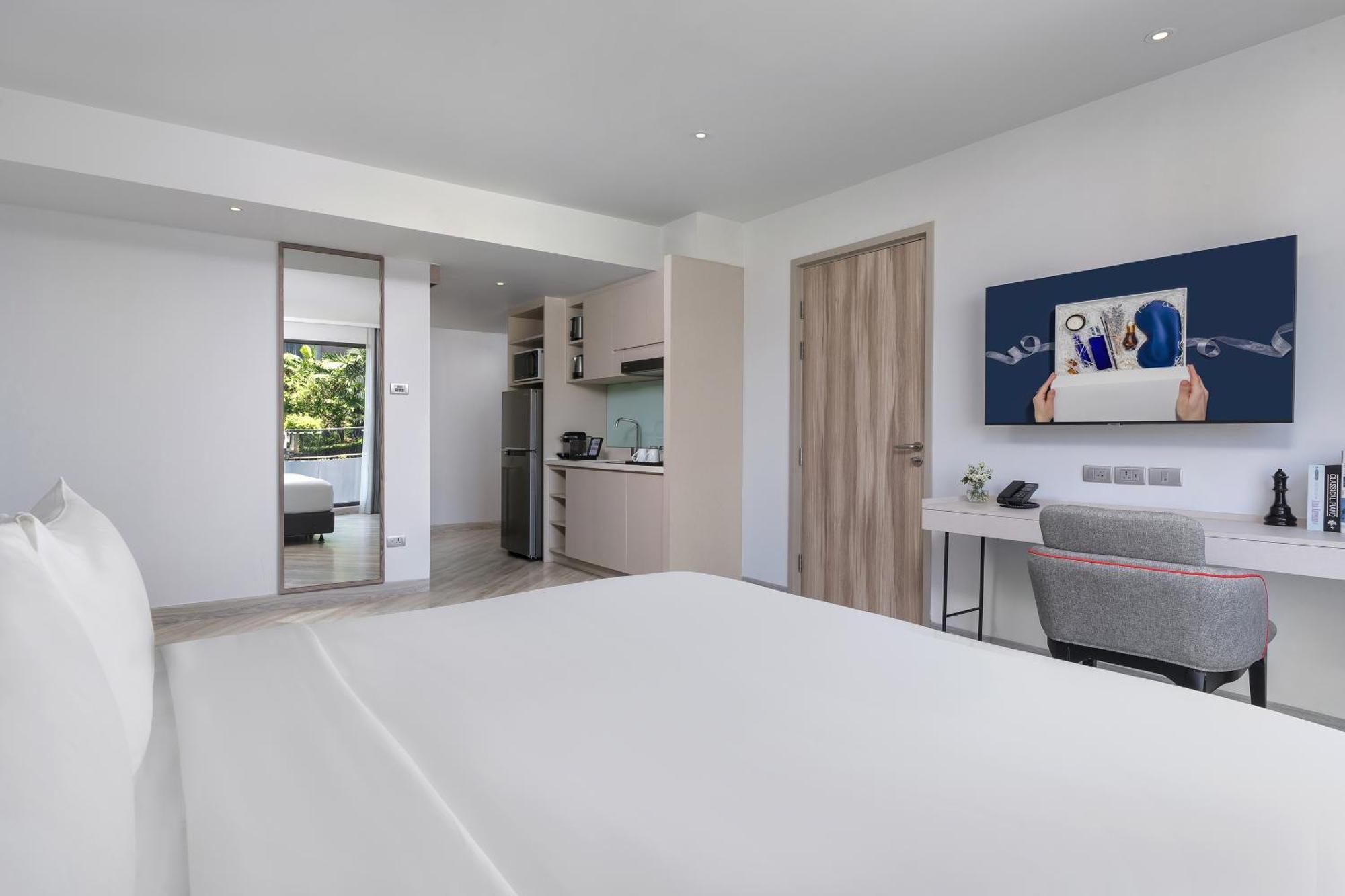 Studio Executive Room